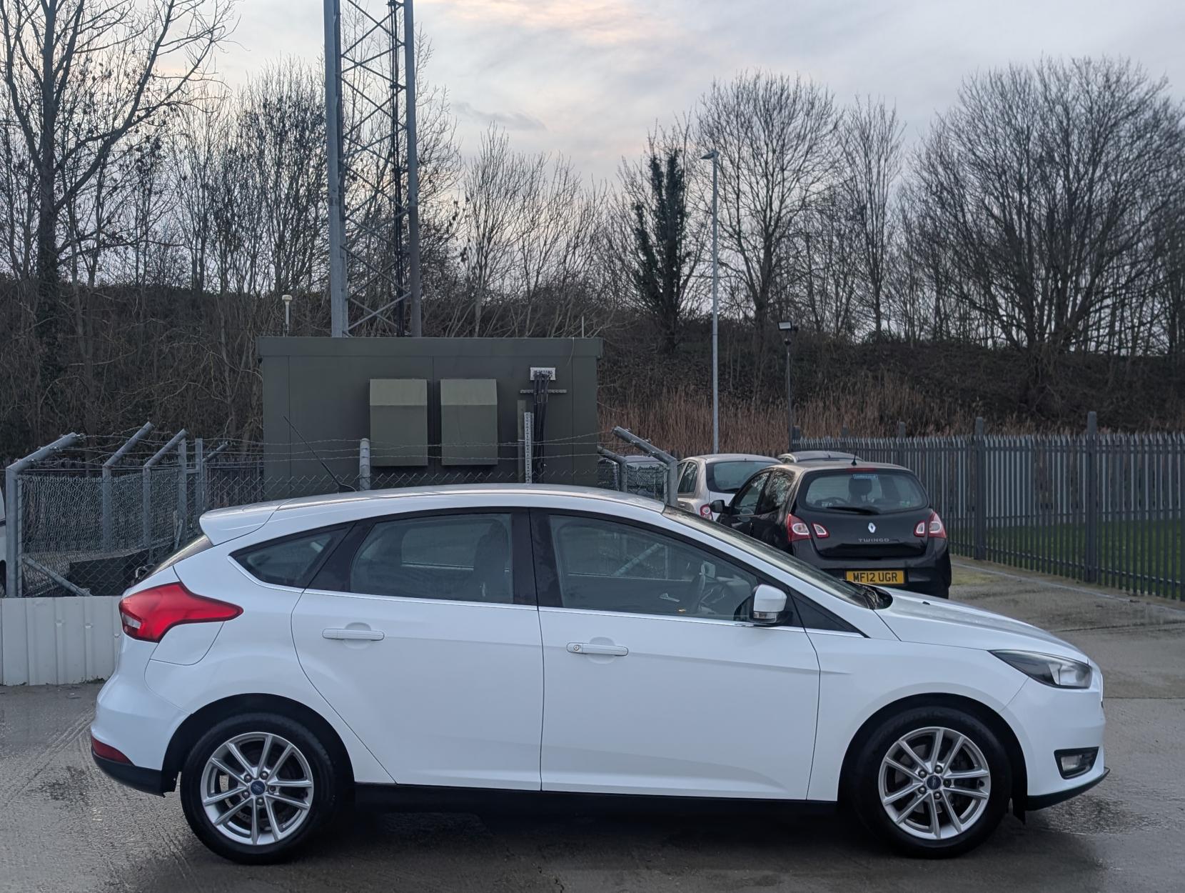 Ford Focus 1.0T EcoBoost Zetec Hatchback 5dr Petrol Manual Euro 6 (s/s) (100 ps)