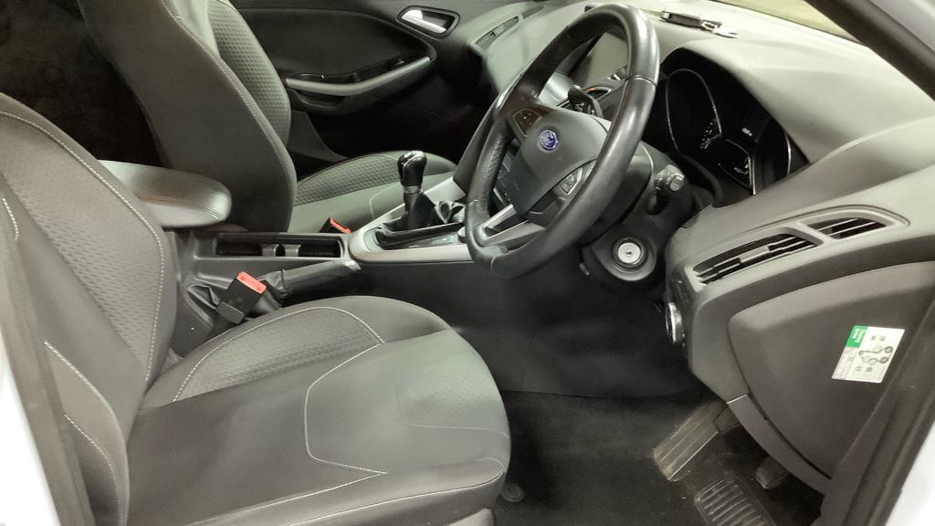 Ford Focus 1.0T EcoBoost Zetec Hatchback 5dr Petrol Manual Euro 6 (s/s) (100 ps)