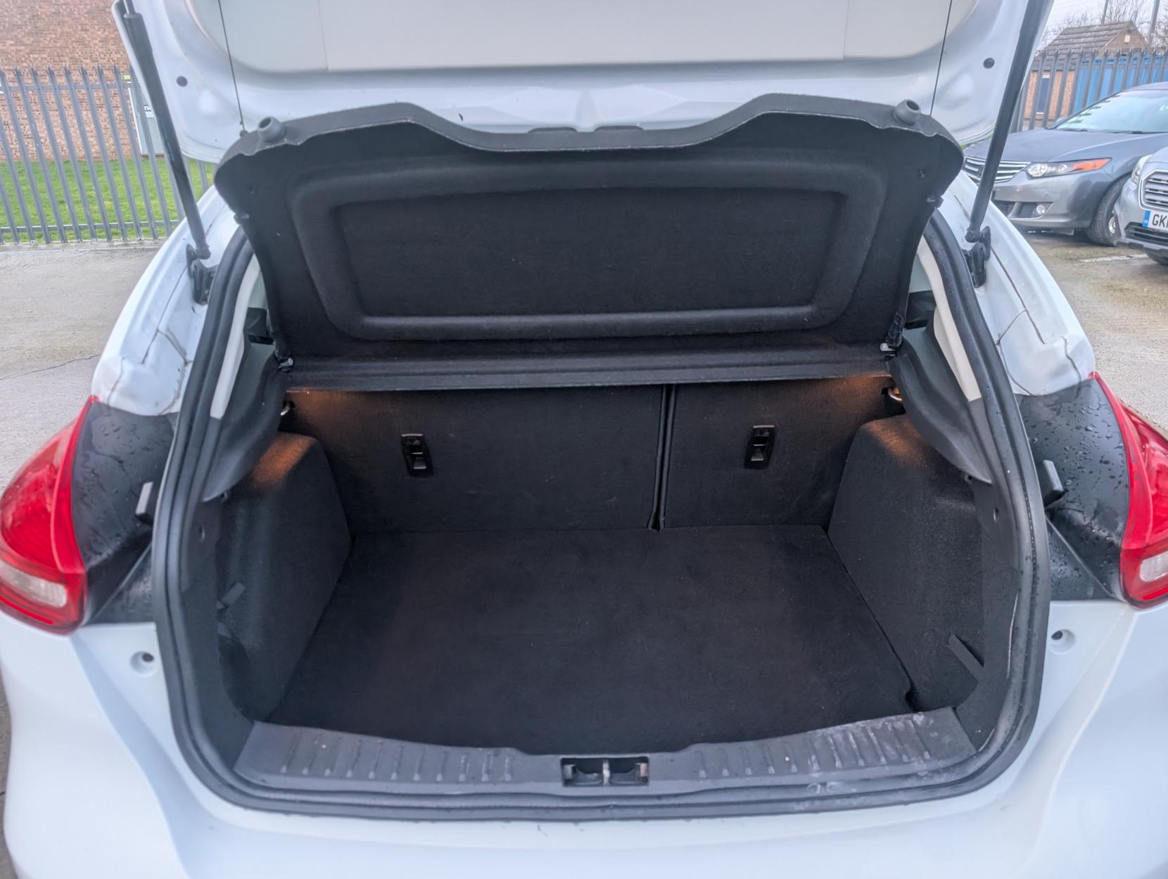 Ford Focus 1.0T EcoBoost Zetec Hatchback 5dr Petrol Manual Euro 6 (s/s) (100 ps)