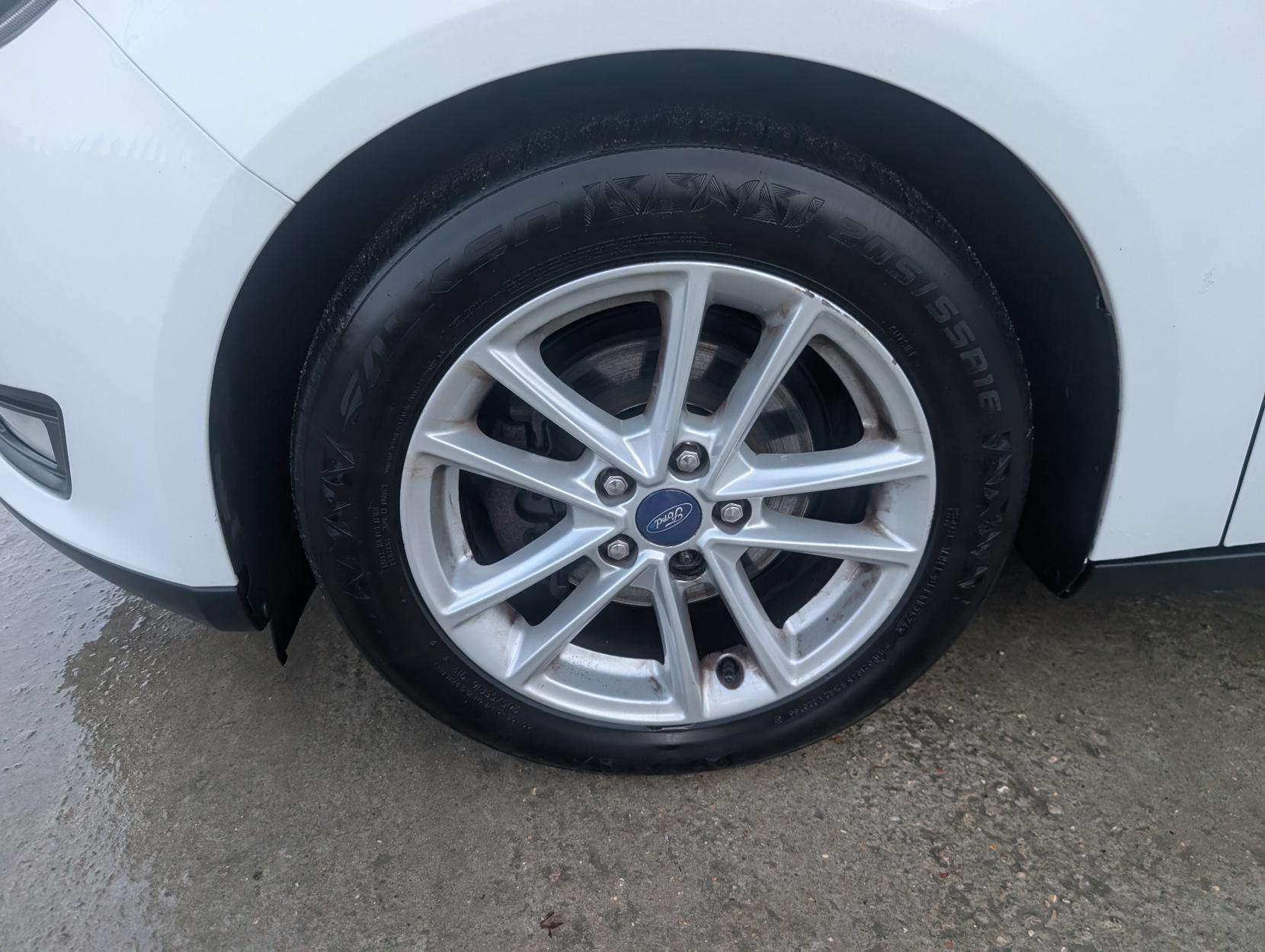 Ford Focus 1.0T EcoBoost Zetec Hatchback 5dr Petrol Manual Euro 6 (s/s) (100 ps)