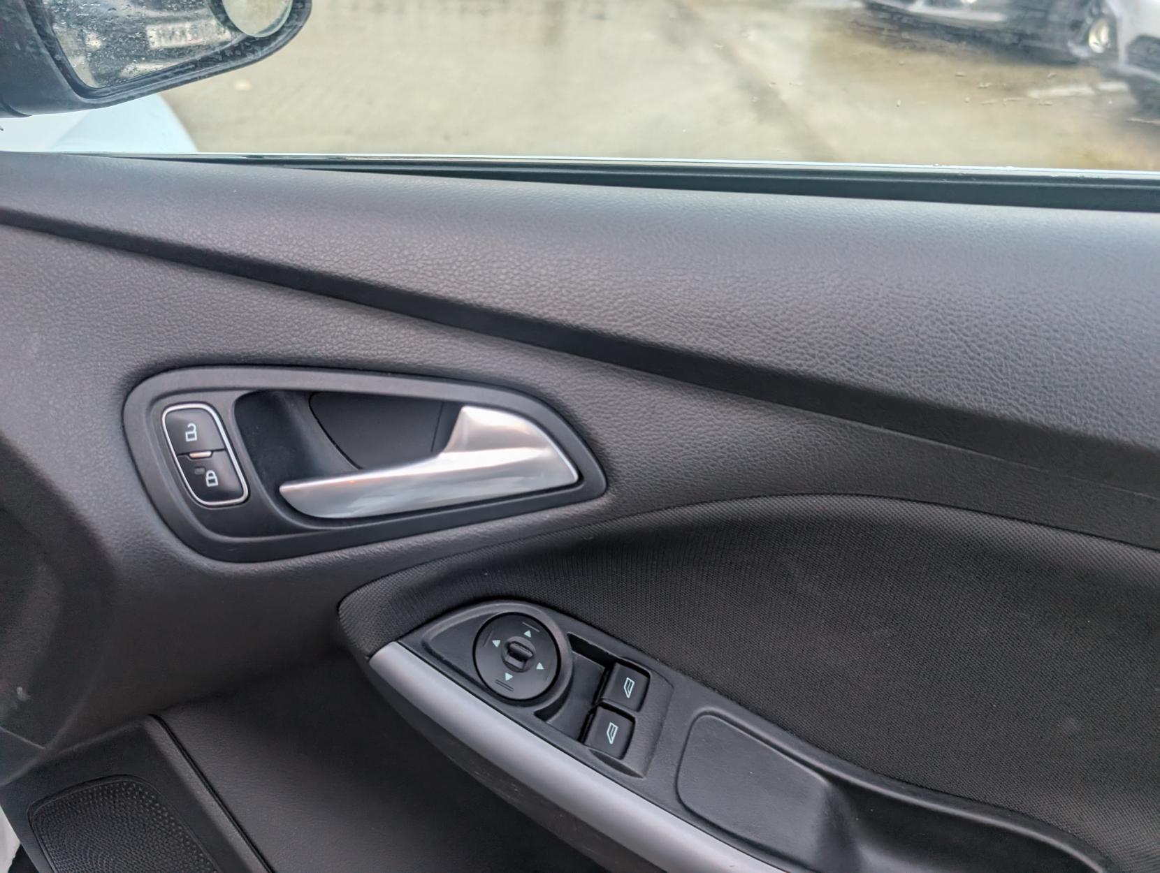 Ford Focus 1.0T EcoBoost Zetec Hatchback 5dr Petrol Manual Euro 6 (s/s) (100 ps)