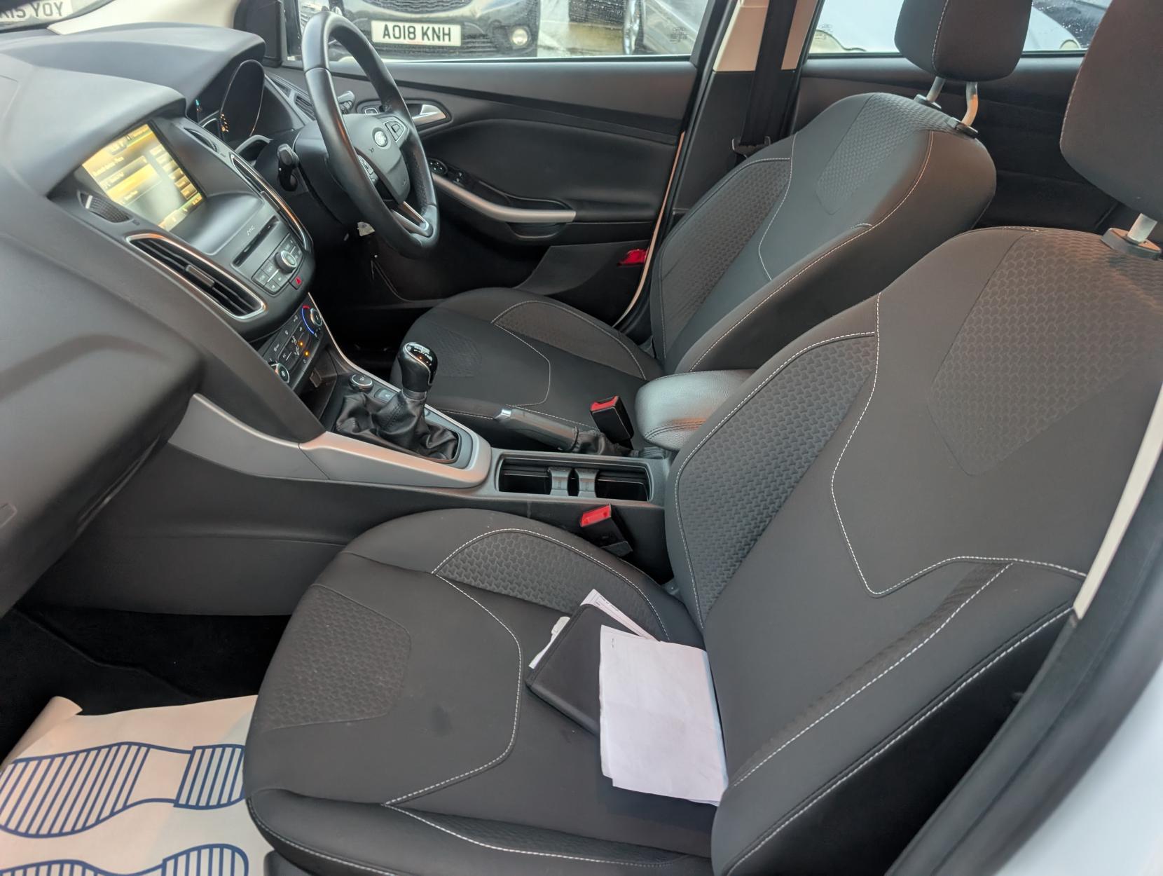 Ford Focus 1.0T EcoBoost Zetec Hatchback 5dr Petrol Manual Euro 6 (s/s) (100 ps)