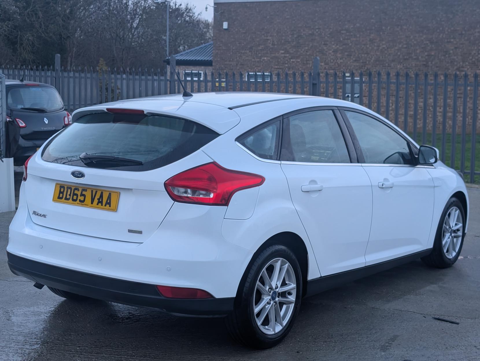 Ford Focus 1.0T EcoBoost Zetec Hatchback 5dr Petrol Manual Euro 6 (s/s) (100 ps)