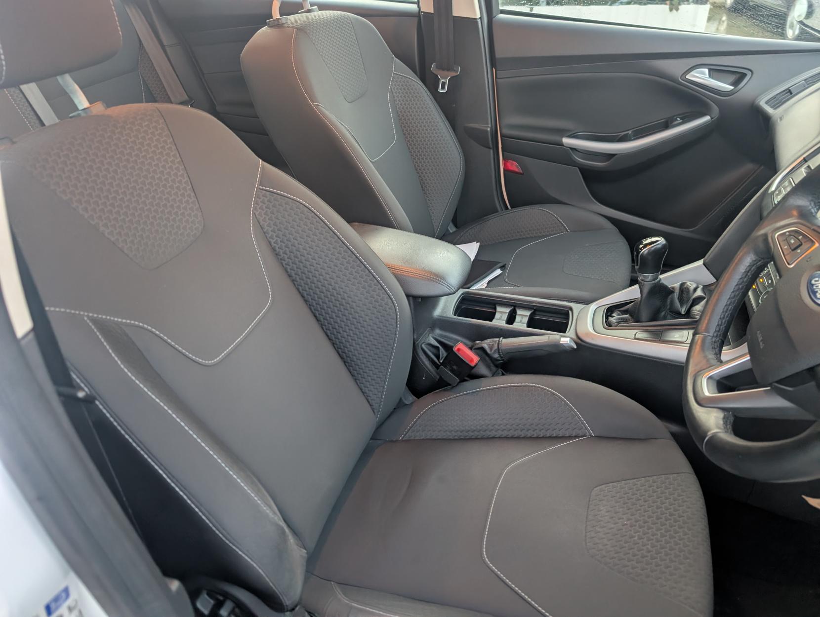 Ford Focus 1.0T EcoBoost Zetec Hatchback 5dr Petrol Manual Euro 6 (s/s) (100 ps)