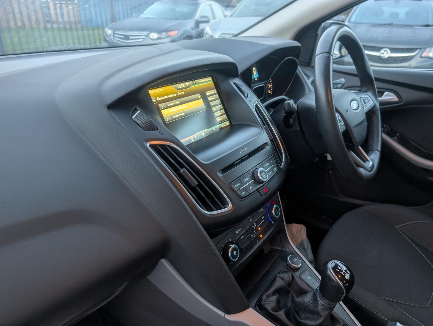 Ford Focus 1.0T EcoBoost Zetec Hatchback 5dr Petrol Manual Euro 6 (s/s) (100 ps)