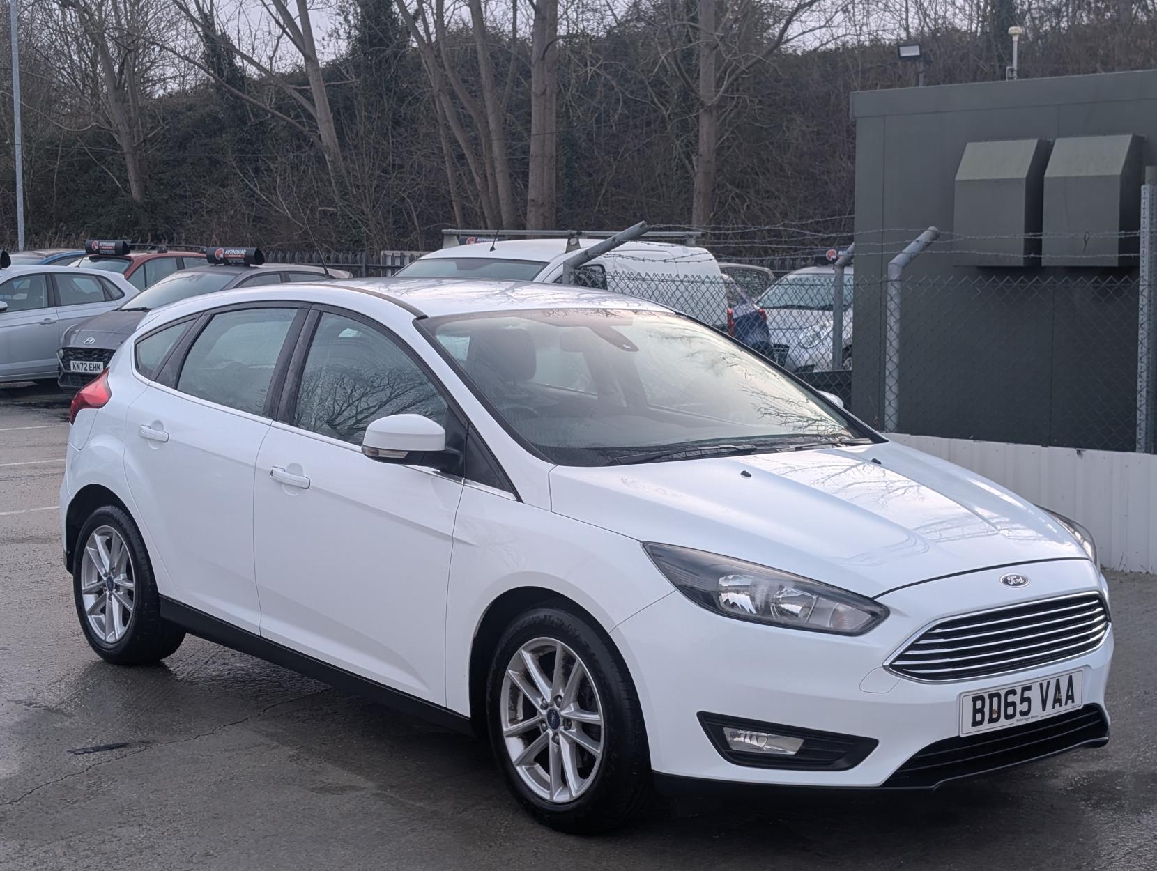 Ford Focus 1.0T EcoBoost Zetec Hatchback 5dr Petrol Manual Euro 6 (s/s) (100 ps)