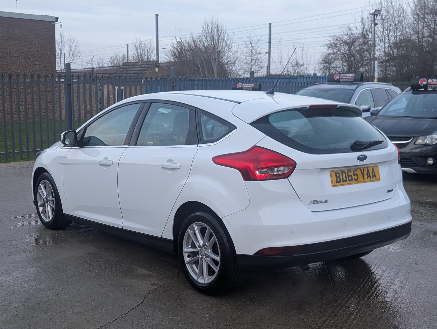 Ford Focus 1.0T EcoBoost Zetec Hatchback 5dr Petrol Manual Euro 6 (s/s) (100 ps)