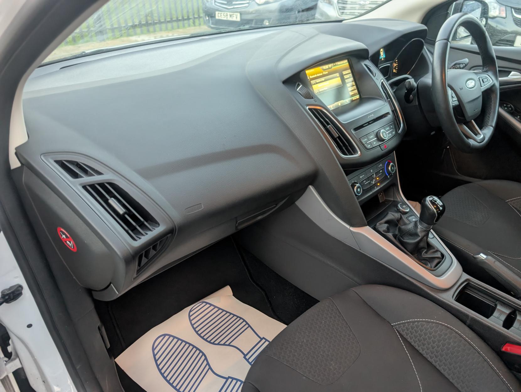 Ford Focus 1.0T EcoBoost Zetec Hatchback 5dr Petrol Manual Euro 6 (s/s) (100 ps)