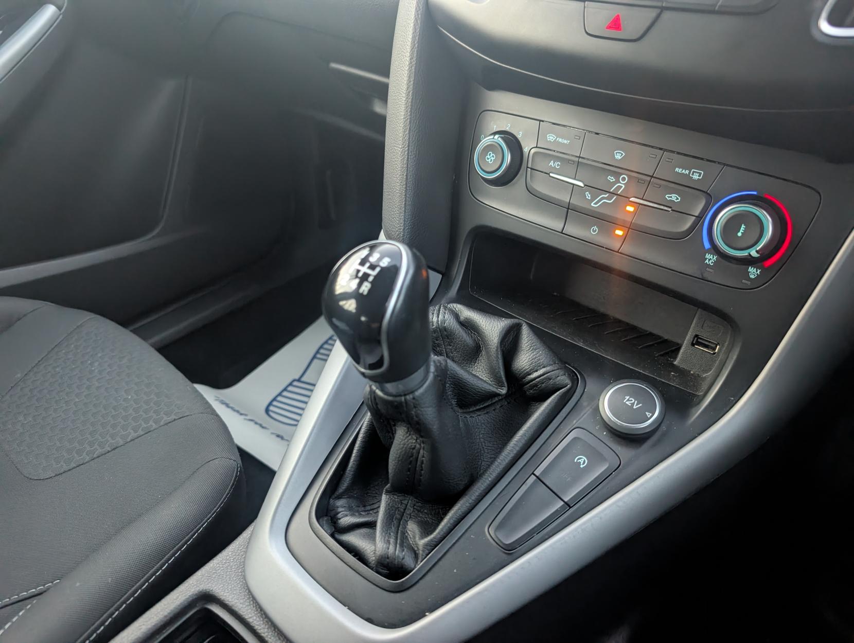 Ford Focus 1.0T EcoBoost Zetec Hatchback 5dr Petrol Manual Euro 6 (s/s) (100 ps)