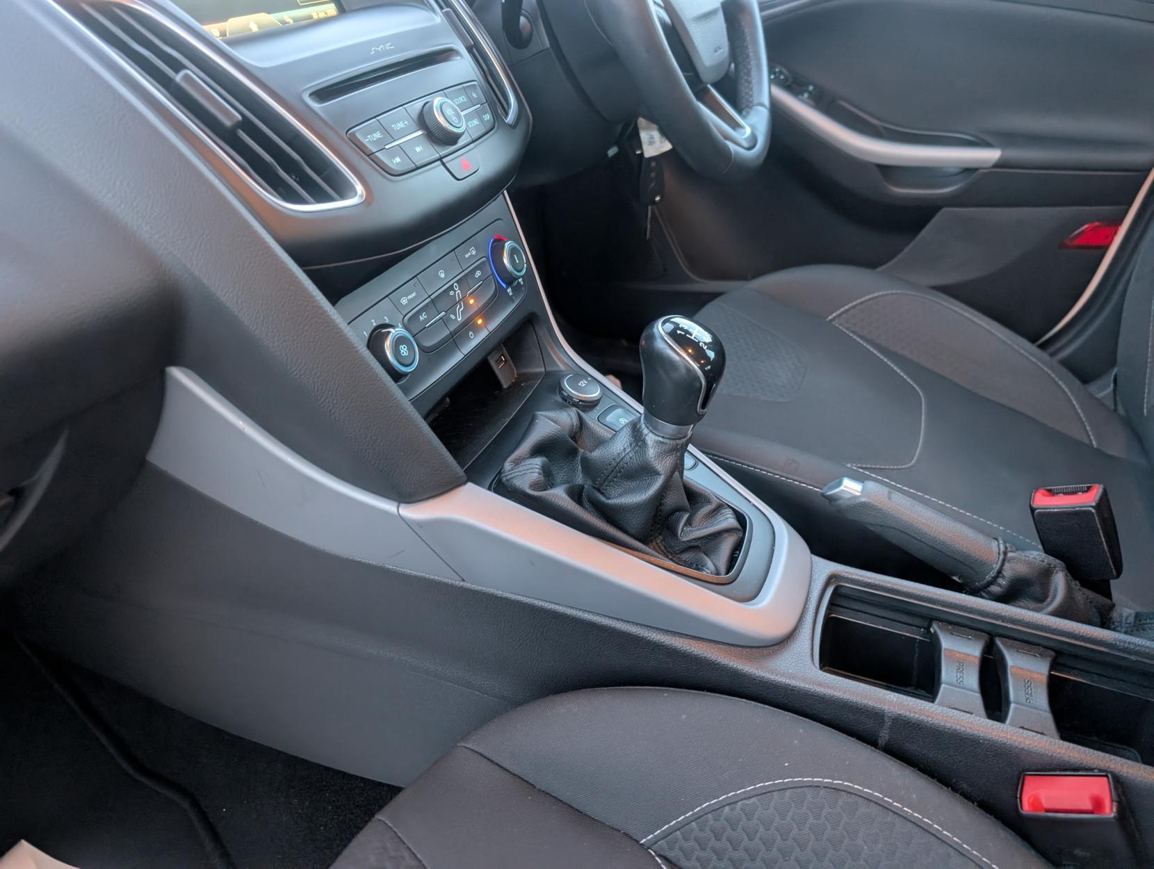 Ford Focus 1.0T EcoBoost Zetec Hatchback 5dr Petrol Manual Euro 6 (s/s) (100 ps)