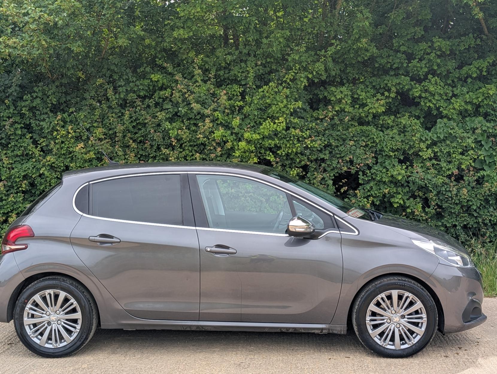 Peugeot 208 1.2 PureTech Allure Hatchback 5dr Petrol Manual Euro 6 (s/s) (82 ps)