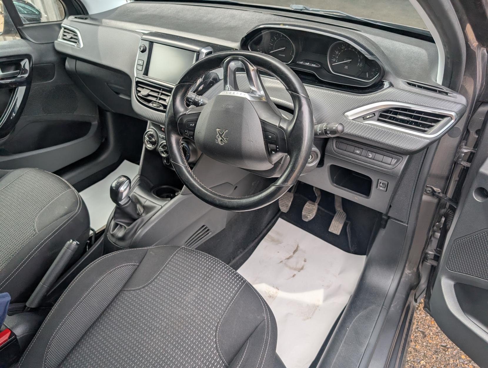 Peugeot 208 1.2 PureTech Allure Hatchback 5dr Petrol Manual Euro 6 (s/s) (82 ps)