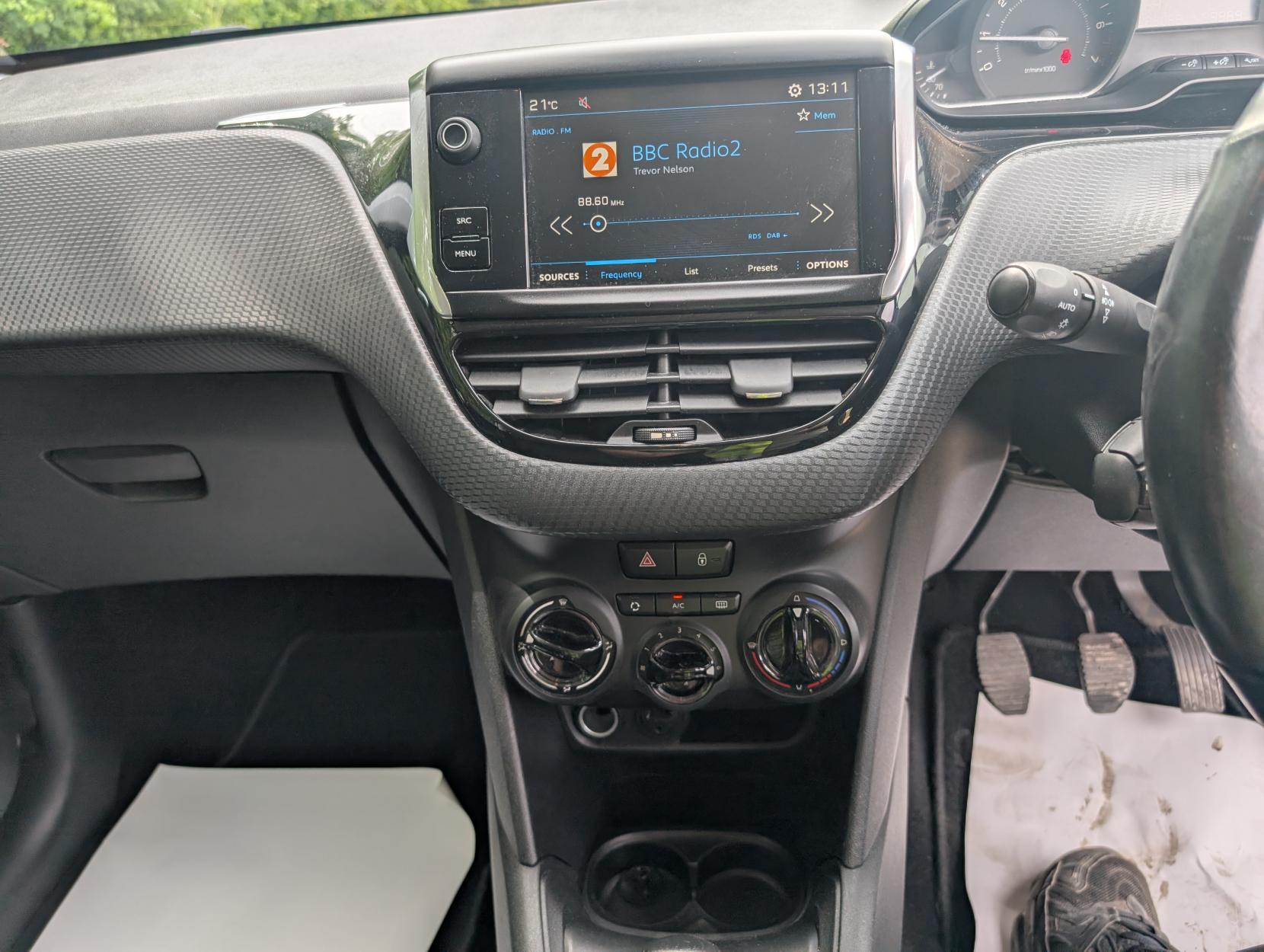 Peugeot 208 1.2 PureTech Allure Hatchback 5dr Petrol Manual Euro 6 (s/s) (82 ps)