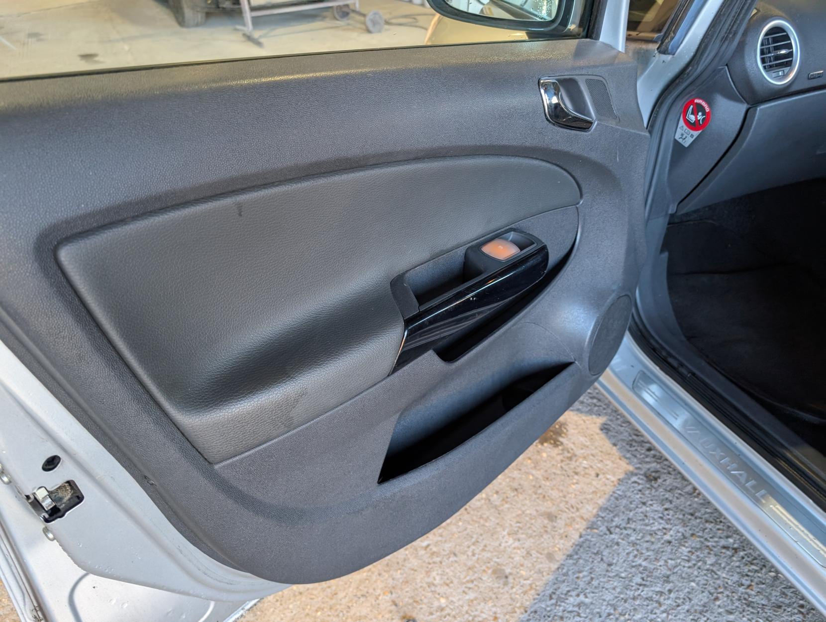 Vauxhall Corsa 1.4 16V SE Hatchback 5dr Petrol Manual Wide Ratio Euro 5 (100 ps)