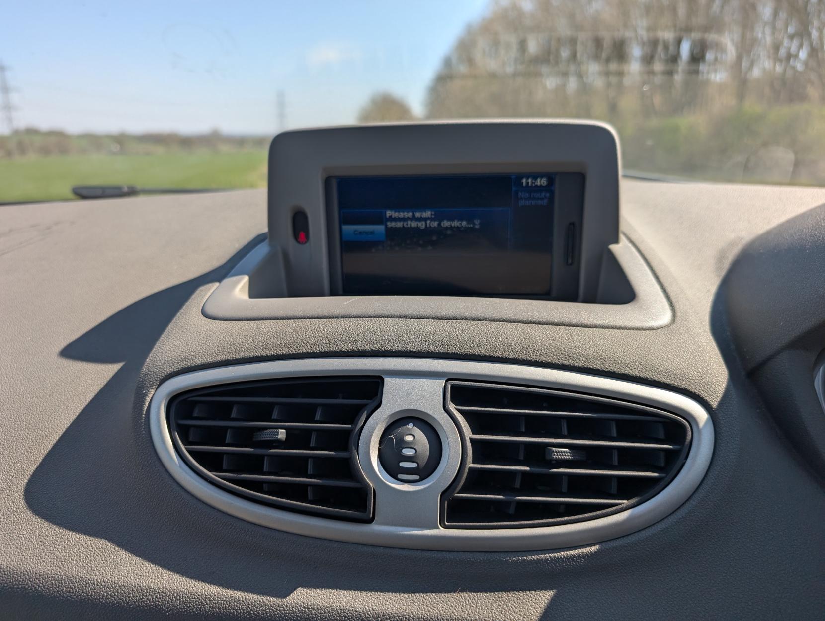 Renault Clio 1.6 VVT Initiale TomTom Hatchback 5dr Petrol Auto Euro 5 (111 ps)