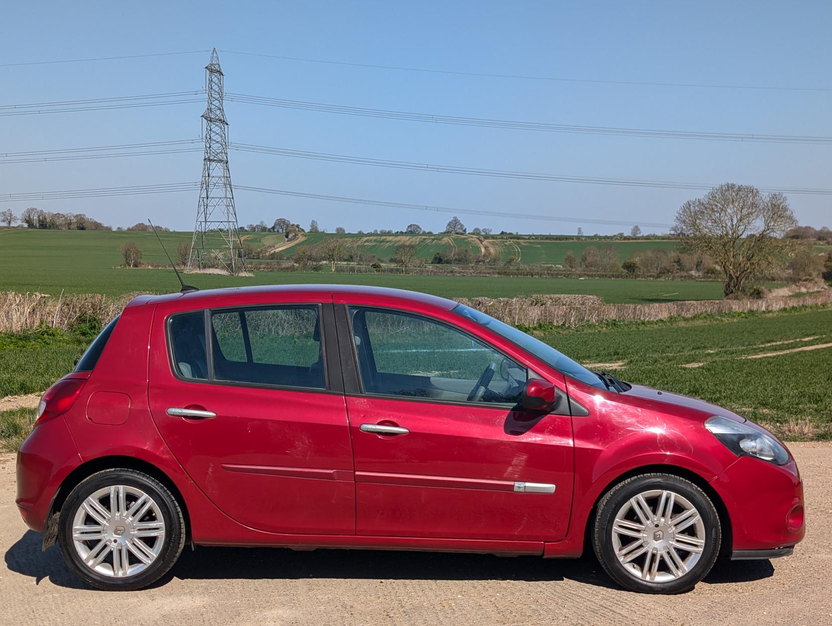 Renault Clio 1.6 VVT Initiale TomTom Hatchback 5dr Petrol Auto Euro 5 (111 ps)