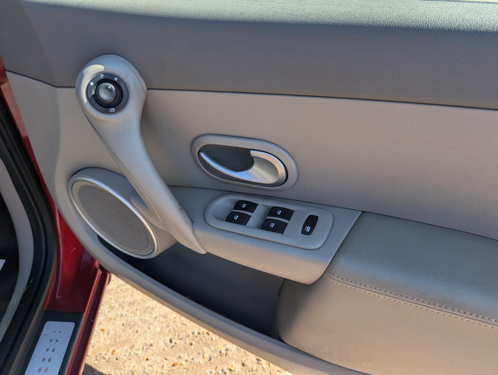 Renault Clio 1.6 VVT Initiale TomTom Hatchback 5dr Petrol Auto Euro 5 (111 ps)