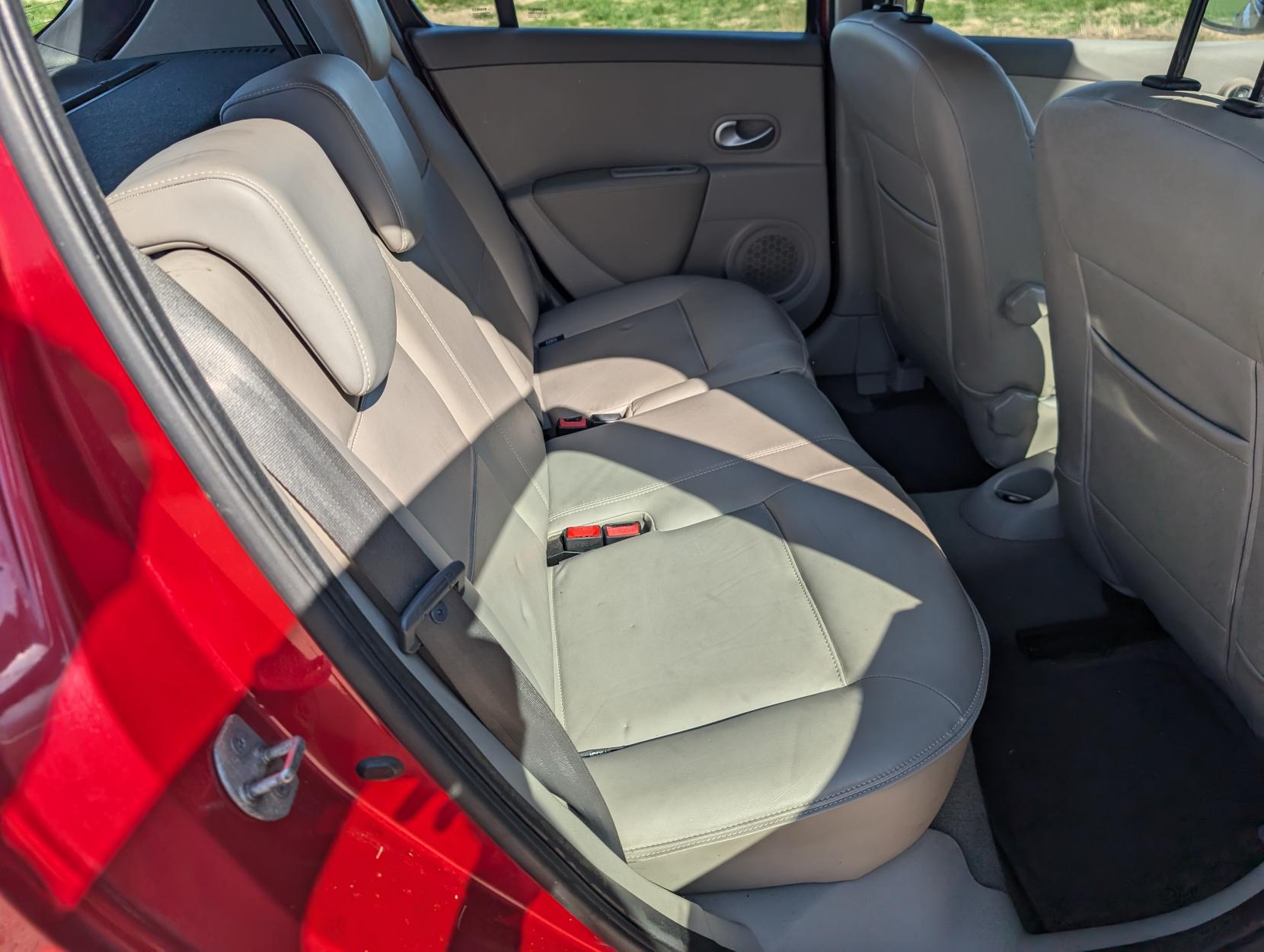 Renault Clio 1.6 VVT Initiale TomTom Hatchback 5dr Petrol Auto Euro 5 (111 ps)