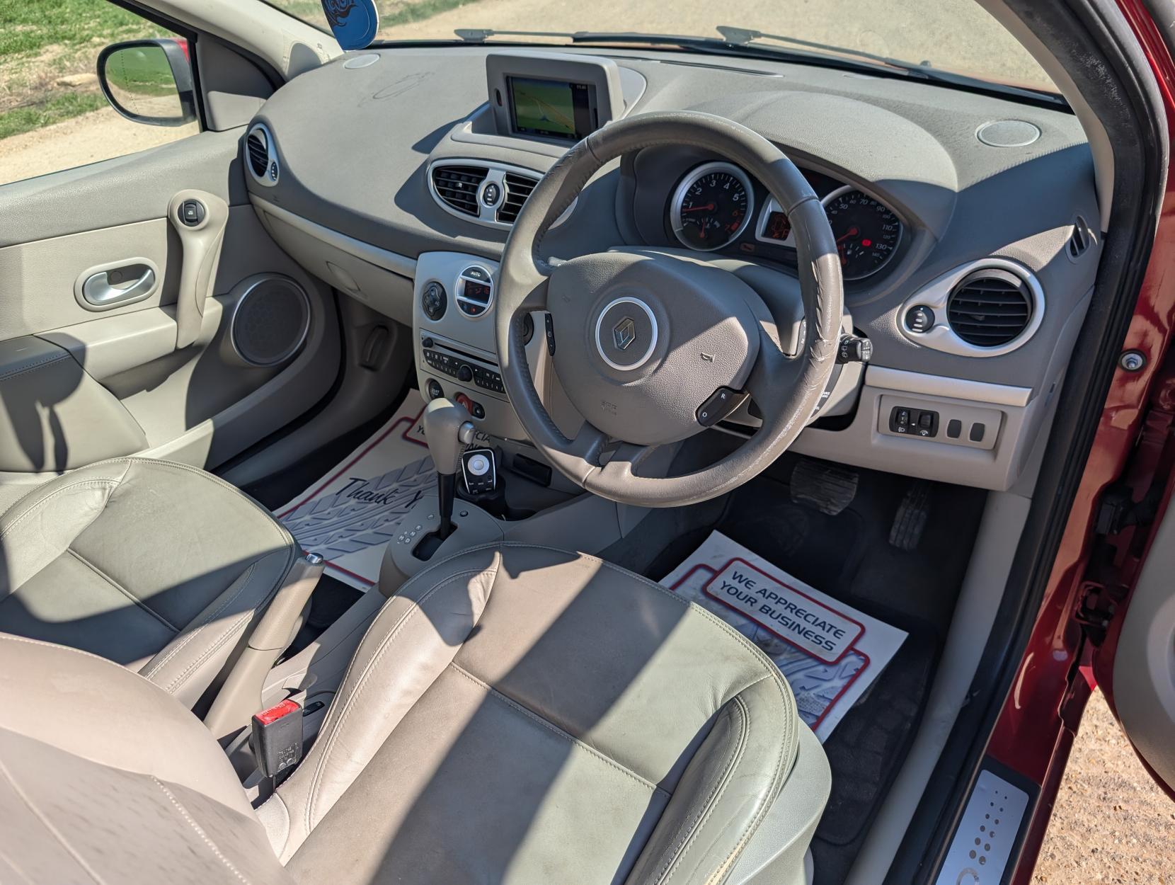 Renault Clio 1.6 VVT Initiale TomTom Hatchback 5dr Petrol Auto Euro 5 (111 ps)