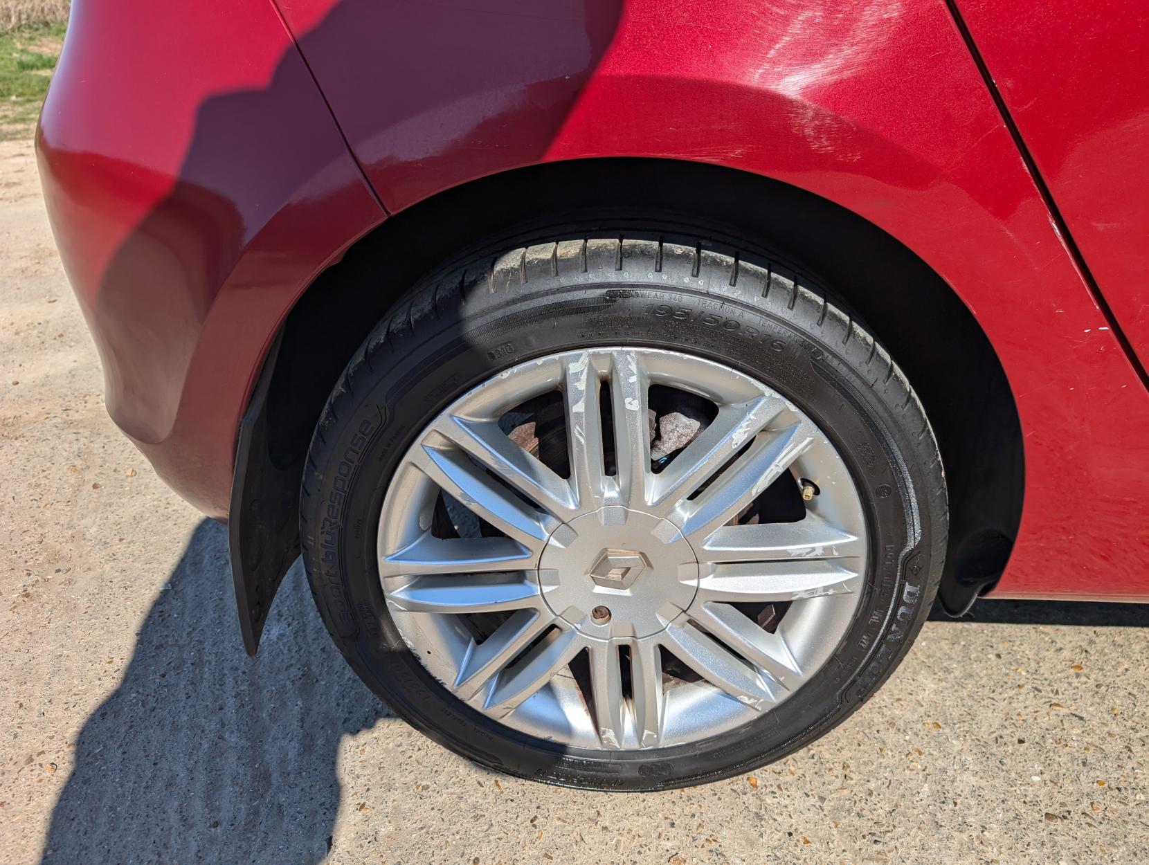 Renault Clio 1.6 VVT Initiale TomTom Hatchback 5dr Petrol Auto Euro 5 (111 ps)