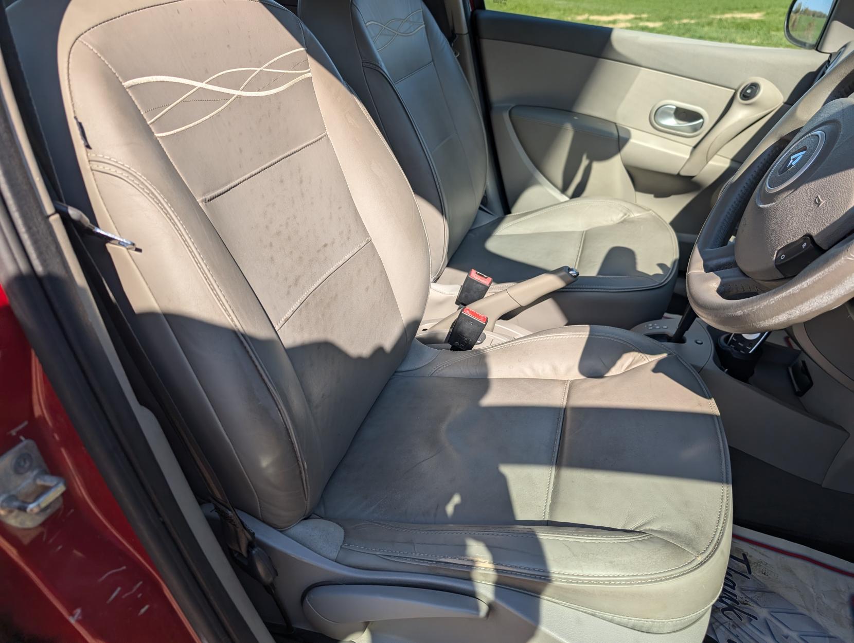 Renault Clio 1.6 VVT Initiale TomTom Hatchback 5dr Petrol Auto Euro 5 (111 ps)