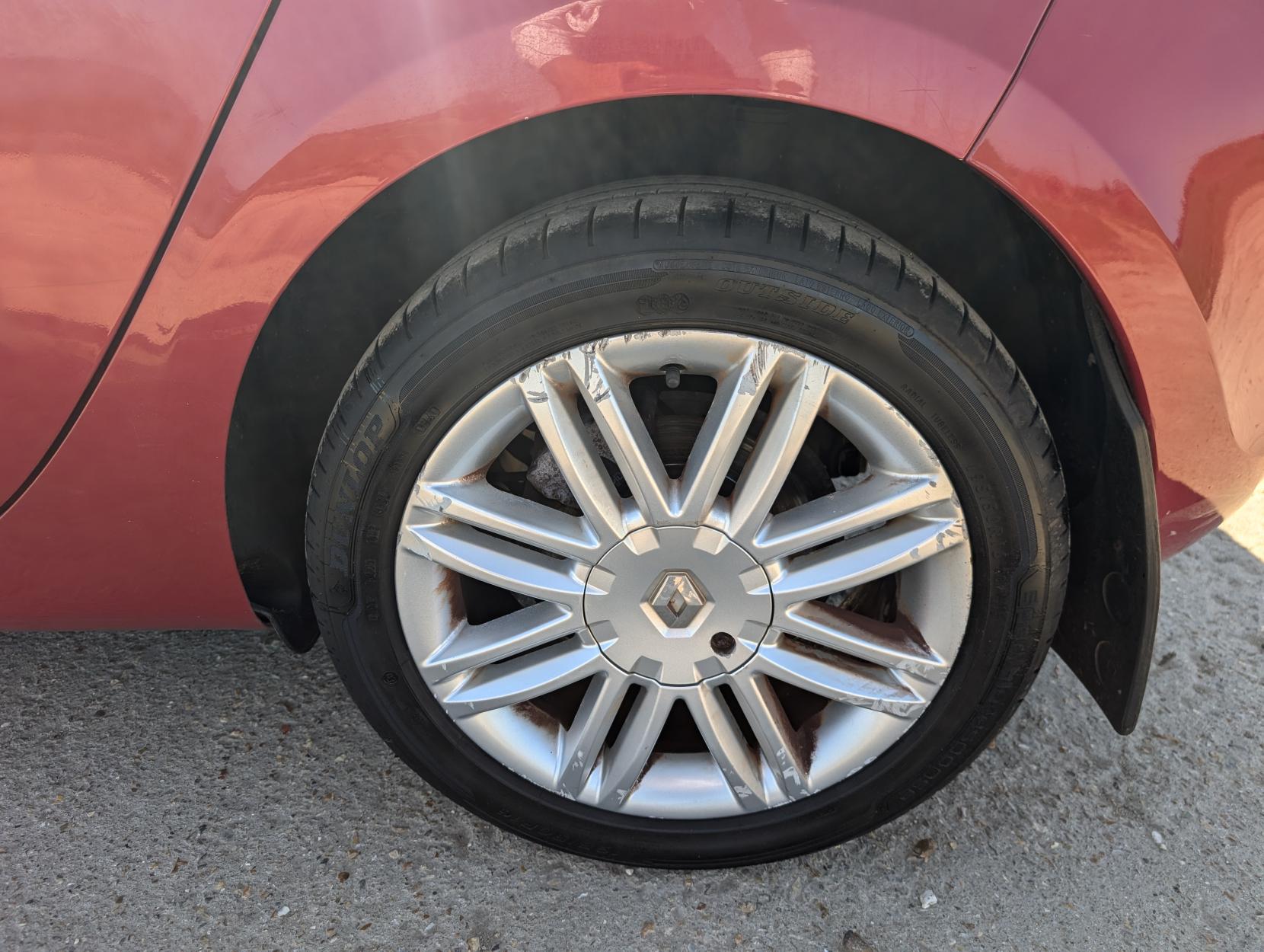 Renault Clio 1.6 VVT Initiale TomTom Hatchback 5dr Petrol Auto Euro 5 (111 ps)