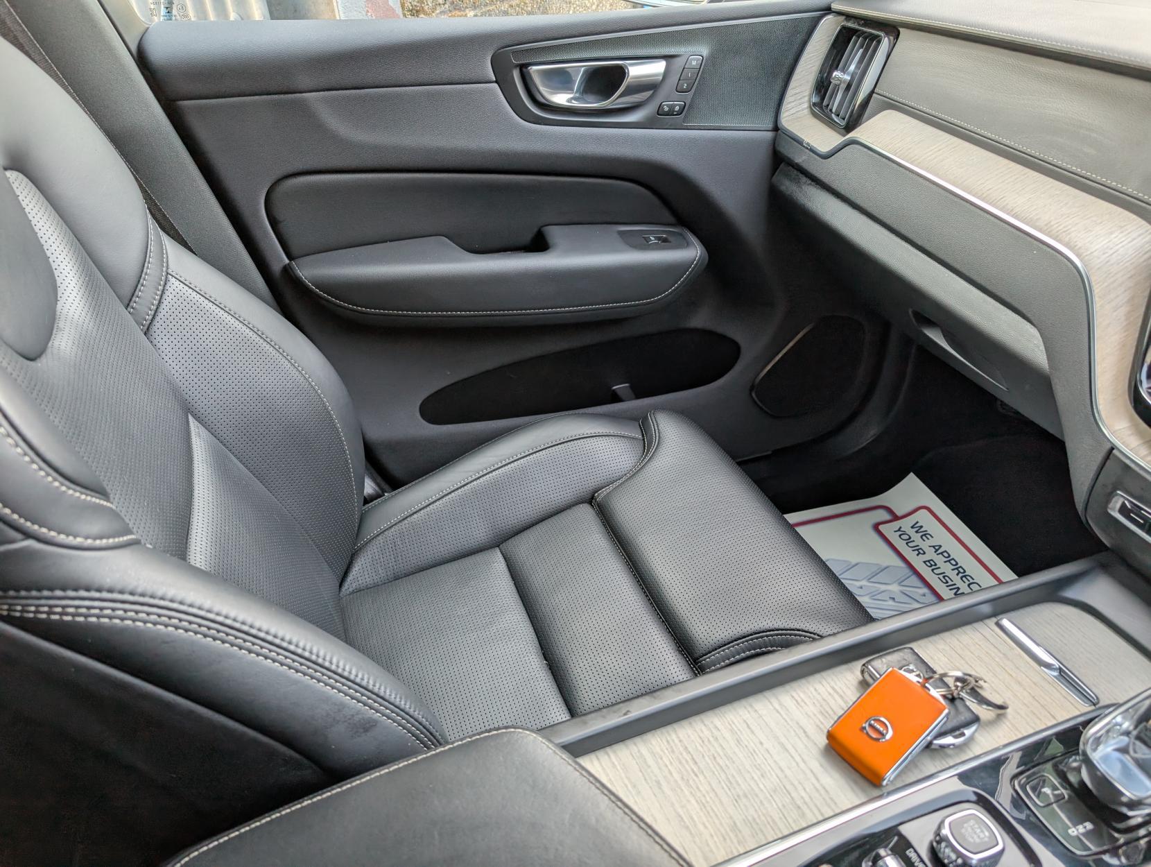 Volvo XC60 2.0h T8 Twin Engine Recharge 11.6kWh Inscription Pro SUV 5dr Petrol Plug-in Hybrid Auto AWD Euro 6 (s/s) (390 ps)