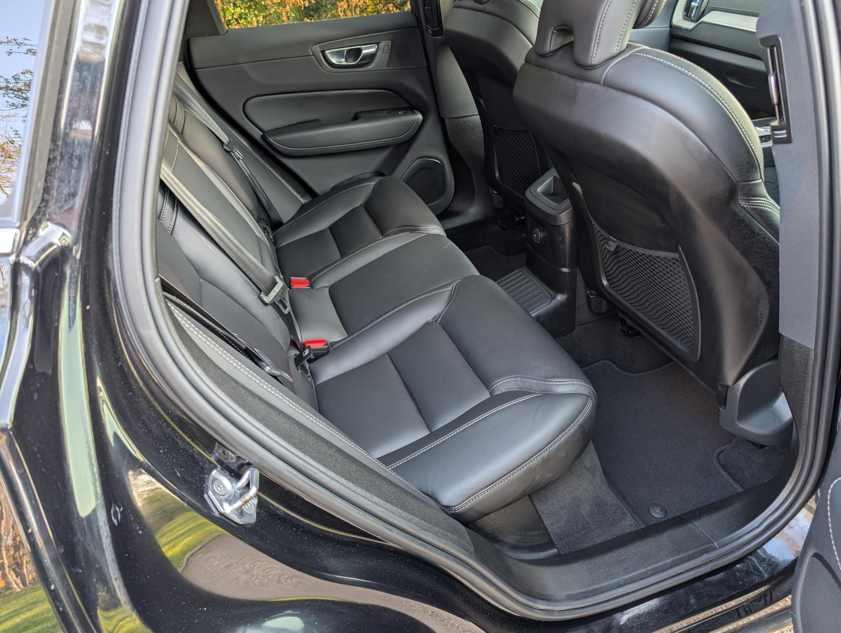 Volvo XC60 2.0h T8 Twin Engine Recharge 11.6kWh Inscription Pro SUV 5dr Petrol Plug-in Hybrid Auto AWD Euro 6 (s/s) (390 ps)