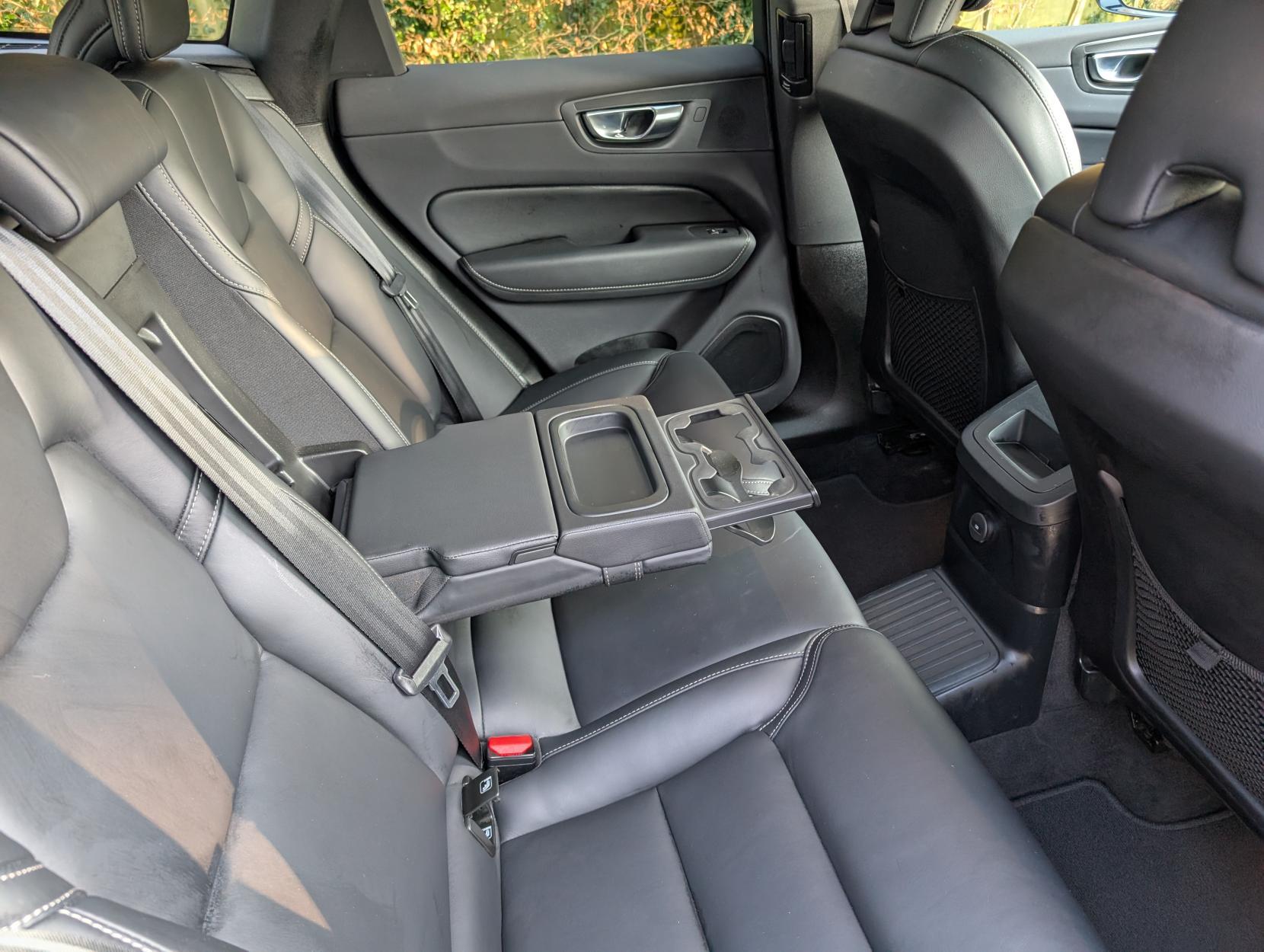 Volvo XC60 2.0h T8 Twin Engine Recharge 11.6kWh Inscription Pro SUV 5dr Petrol Plug-in Hybrid Auto AWD Euro 6 (s/s) (390 ps)