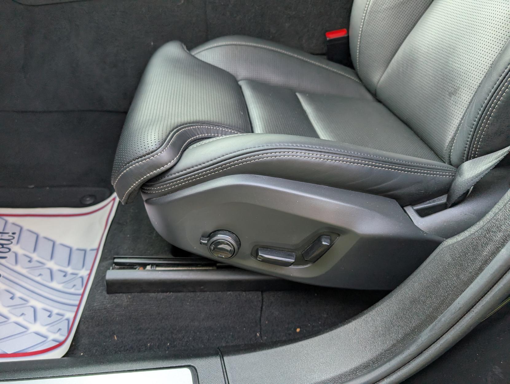 Volvo XC60 2.0h T8 Twin Engine Recharge 11.6kWh Inscription Pro SUV 5dr Petrol Plug-in Hybrid Auto AWD Euro 6 (s/s) (390 ps)