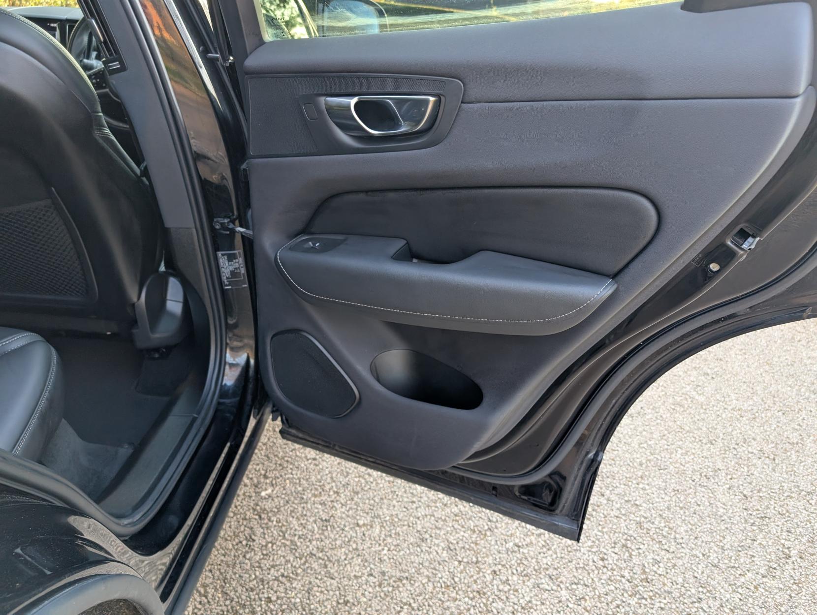 Volvo XC60 2.0h T8 Twin Engine Recharge 11.6kWh Inscription Pro SUV 5dr Petrol Plug-in Hybrid Auto AWD Euro 6 (s/s) (390 ps)