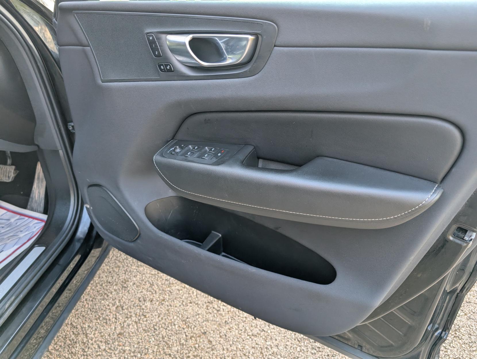 Volvo XC60 2.0h T8 Twin Engine Recharge 11.6kWh Inscription Pro SUV 5dr Petrol Plug-in Hybrid Auto AWD Euro 6 (s/s) (390 ps)