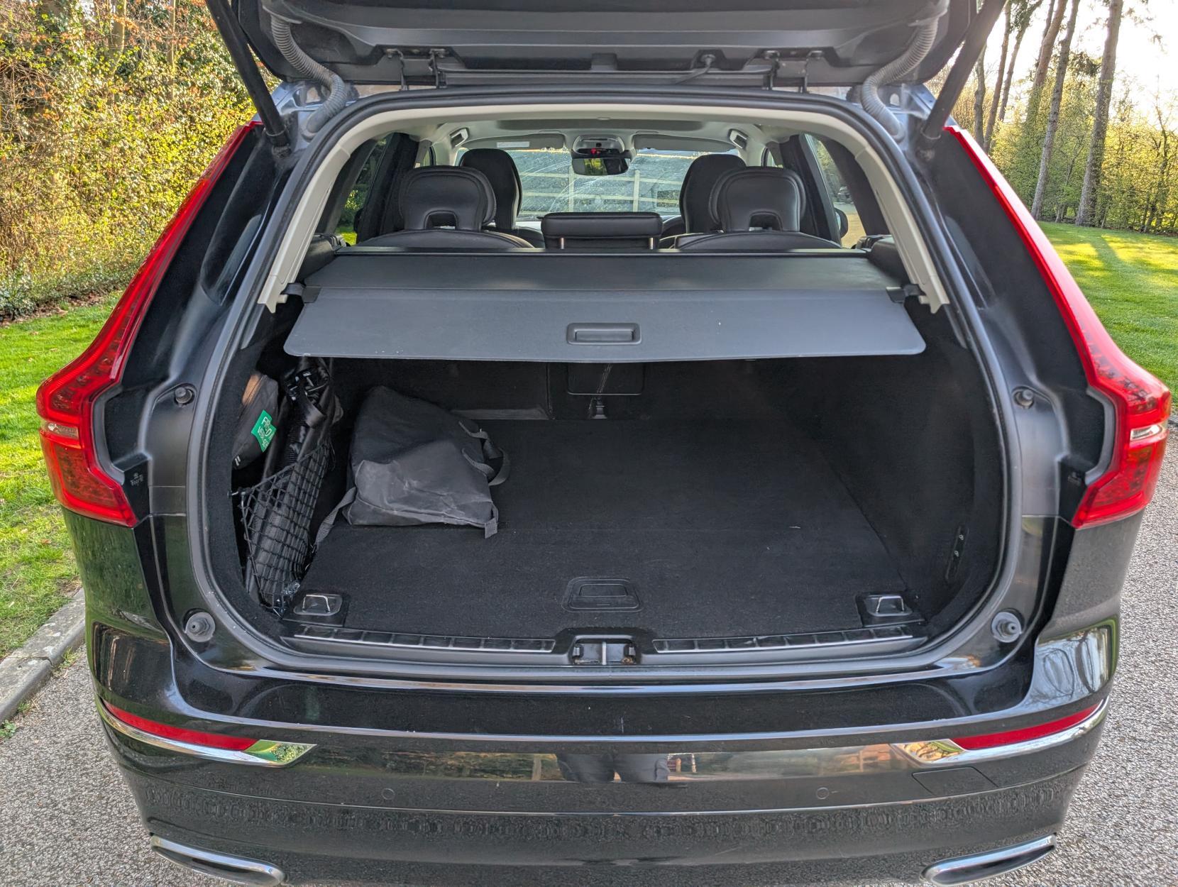 Volvo XC60 2.0h T8 Twin Engine Recharge 11.6kWh Inscription Pro SUV 5dr Petrol Plug-in Hybrid Auto AWD Euro 6 (s/s) (390 ps)