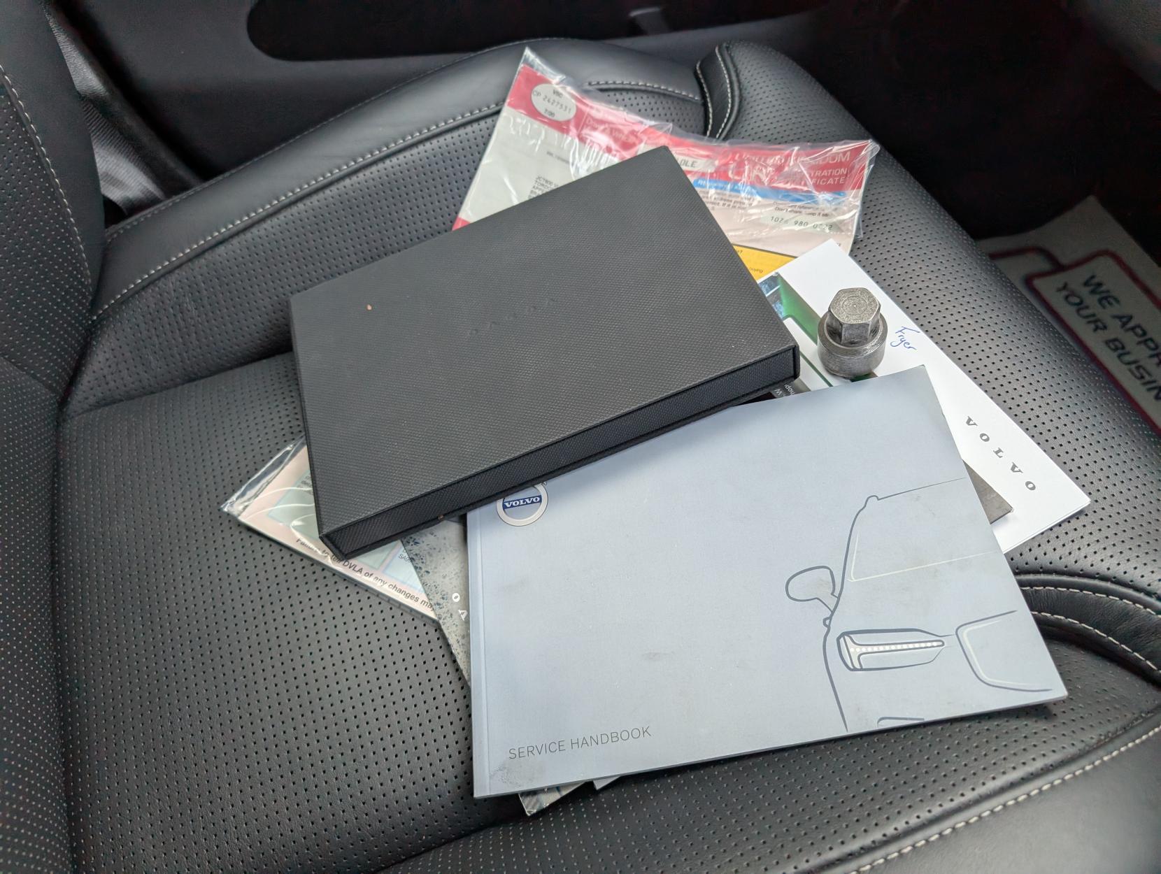 Volvo XC60 2.0h T8 Twin Engine Recharge 11.6kWh Inscription Pro SUV 5dr Petrol Plug-in Hybrid Auto AWD Euro 6 (s/s) (390 ps)