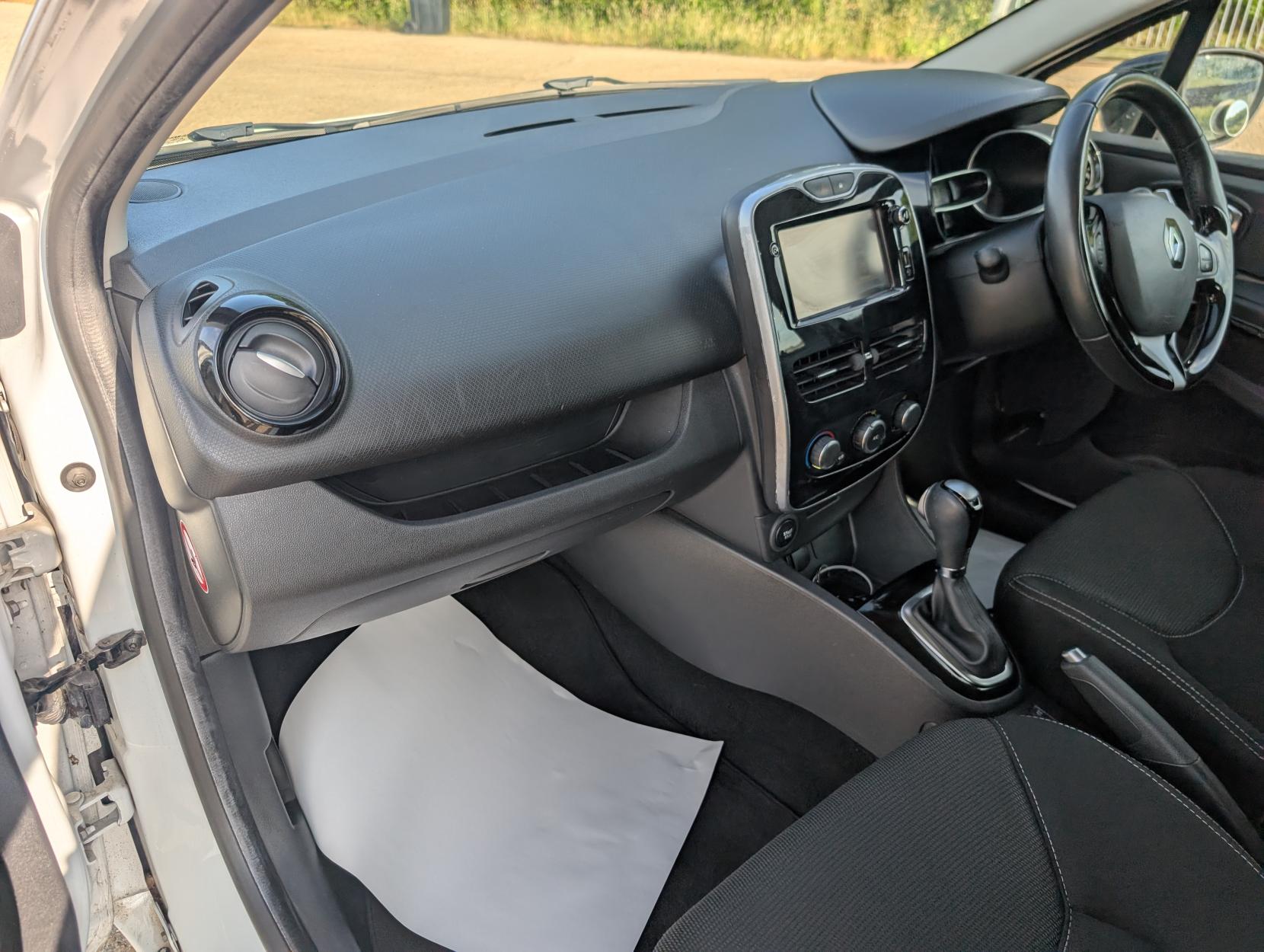 Renault Clio 1.5 dCi Dynamique Nav Hatchback 5dr Diesel Auto Euro 6 (90 ps)