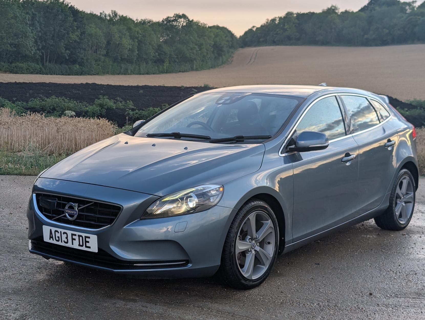 Volvo V40 1.6 T4 SE Lux Nav Hatchback 5dr Petrol Powershift Euro 5 (s/s) (180 ps)
