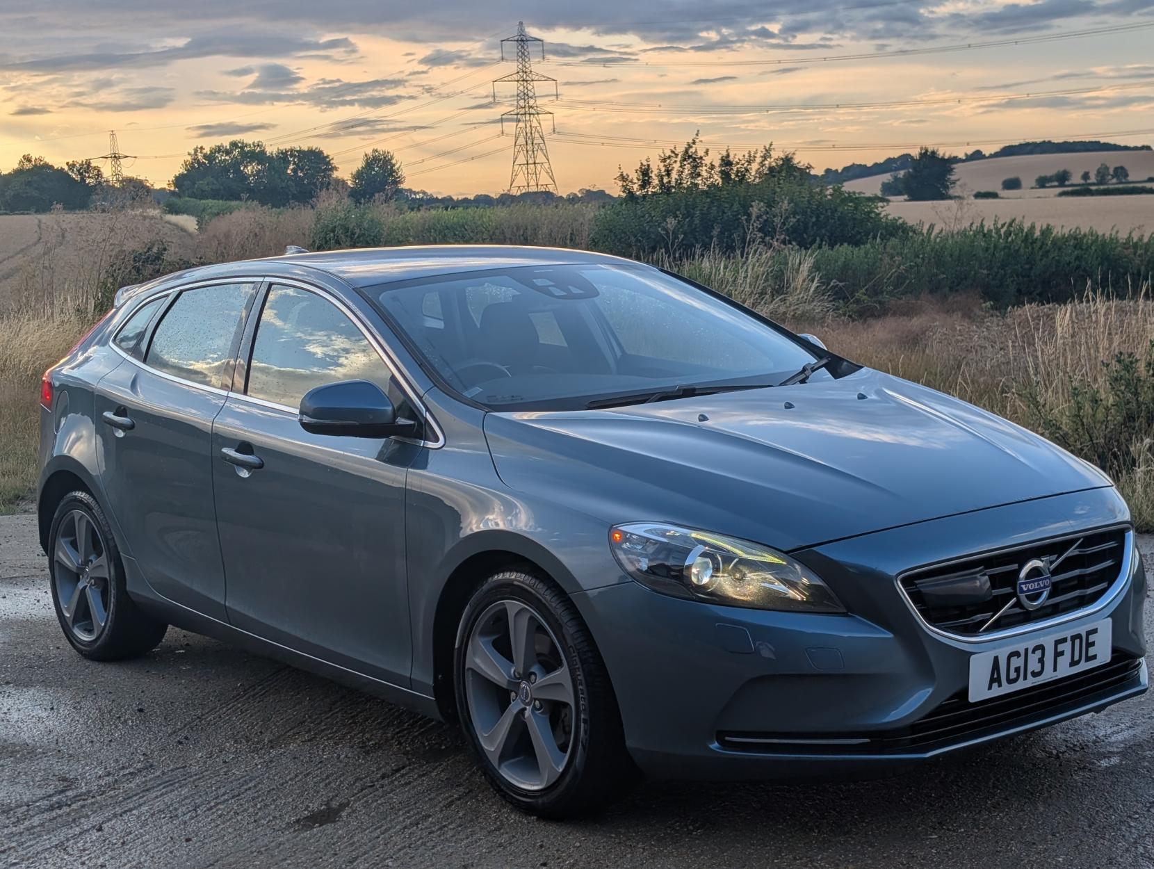 Volvo V40 1.6 T4 SE Lux Nav Hatchback 5dr Petrol Powershift Euro 5 (s/s) (180 ps)