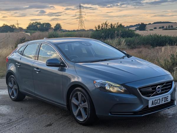 Volvo V40 1.6 T4 SE Lux Nav Hatchback 5dr Petrol Powershift Euro 5 (s/s) (180 ps)