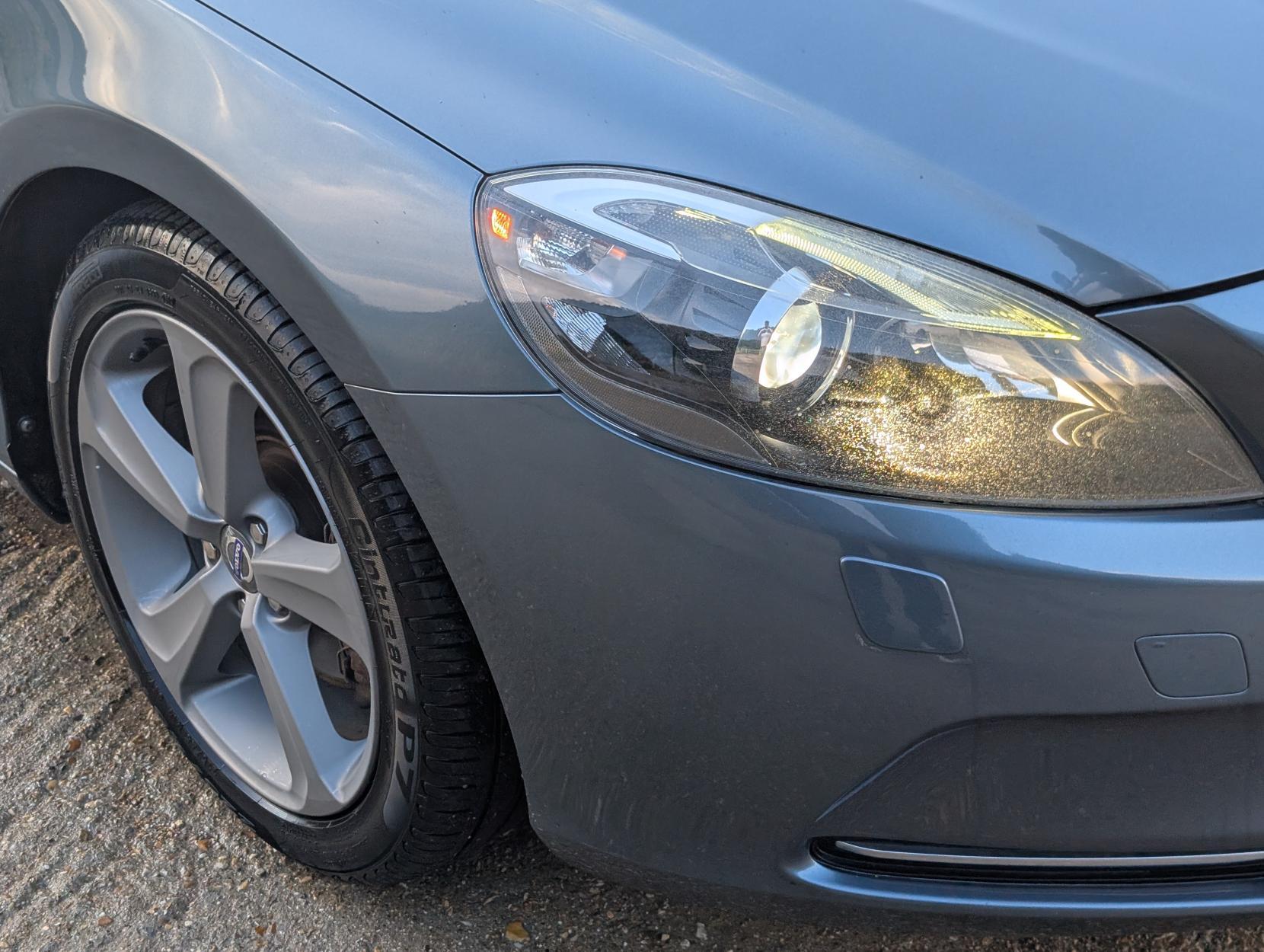 Volvo V40 1.6 T4 SE Lux Nav Hatchback 5dr Petrol Powershift Euro 5 (s/s) (180 ps)