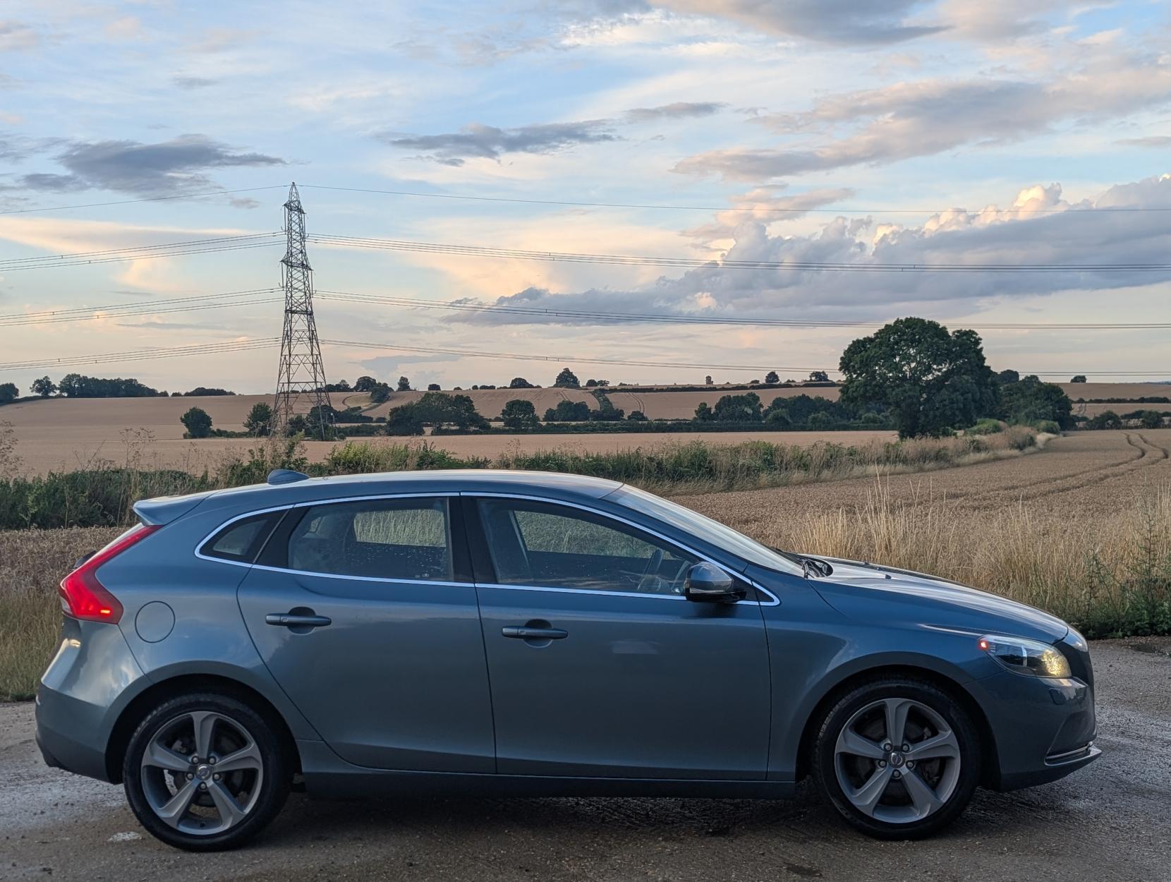 Volvo V40 1.6 T4 SE Lux Nav Hatchback 5dr Petrol Powershift Euro 5 (s/s) (180 ps)