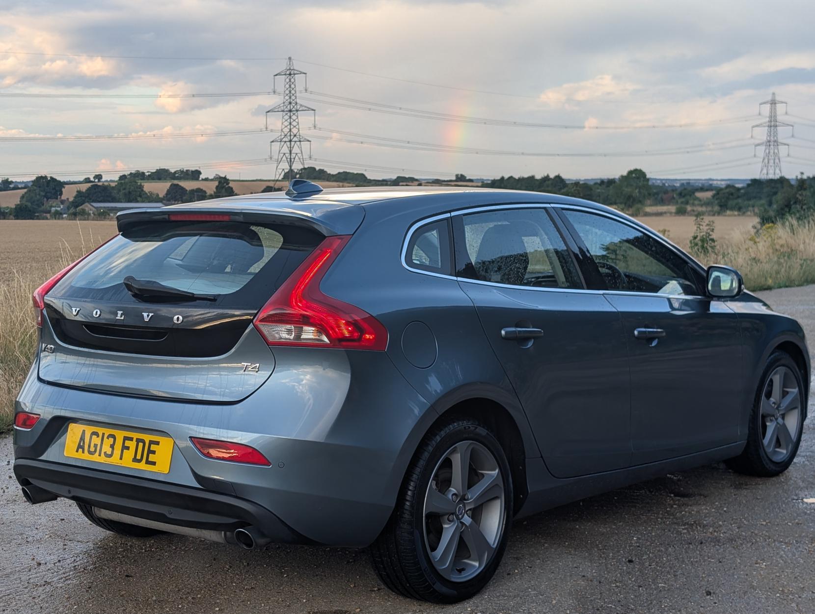 Volvo V40 1.6 T4 SE Lux Nav Hatchback 5dr Petrol Powershift Euro 5 (s/s) (180 ps)