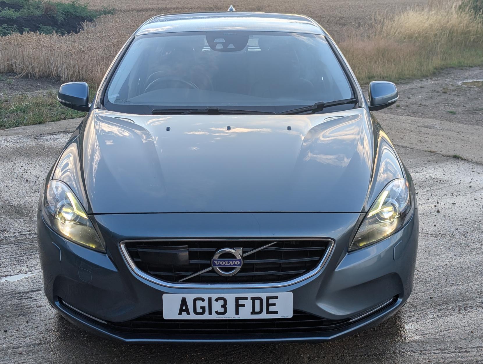 Volvo V40 1.6 T4 SE Lux Nav Hatchback 5dr Petrol Powershift Euro 5 (s/s) (180 ps)