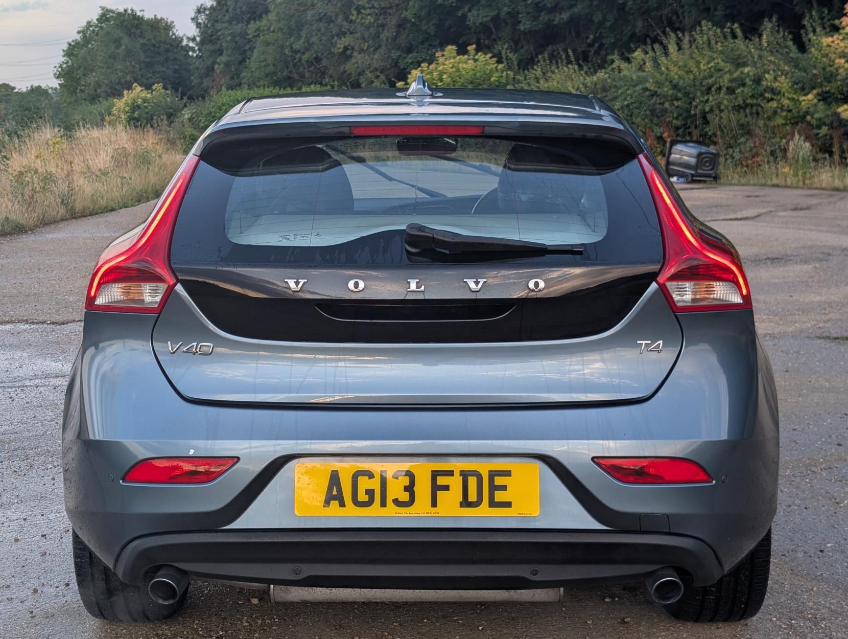 Volvo V40 1.6 T4 SE Lux Nav Hatchback 5dr Petrol Powershift Euro 5 (s/s) (180 ps)