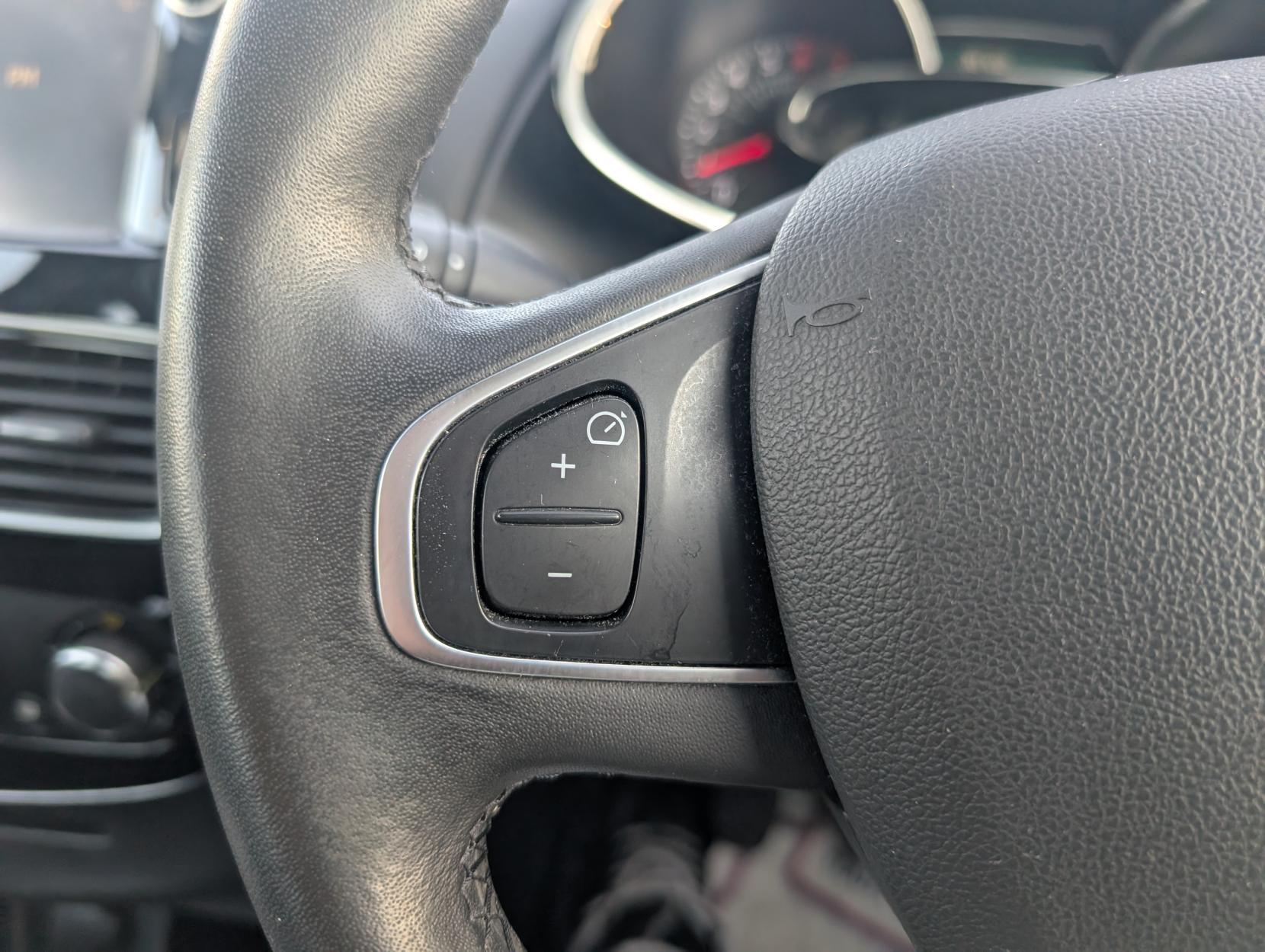 Renault Clio 0.9 TCe Dynamique Nav Hatchback 5dr Petrol Manual Euro 6 (s/s) (90 ps)