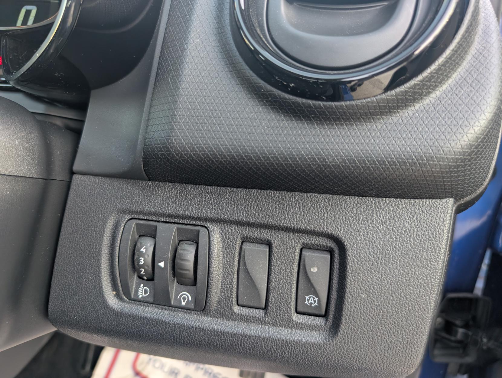 Renault Clio 0.9 TCe Dynamique Nav Hatchback 5dr Petrol Manual Euro 6 (s/s) (90 ps)