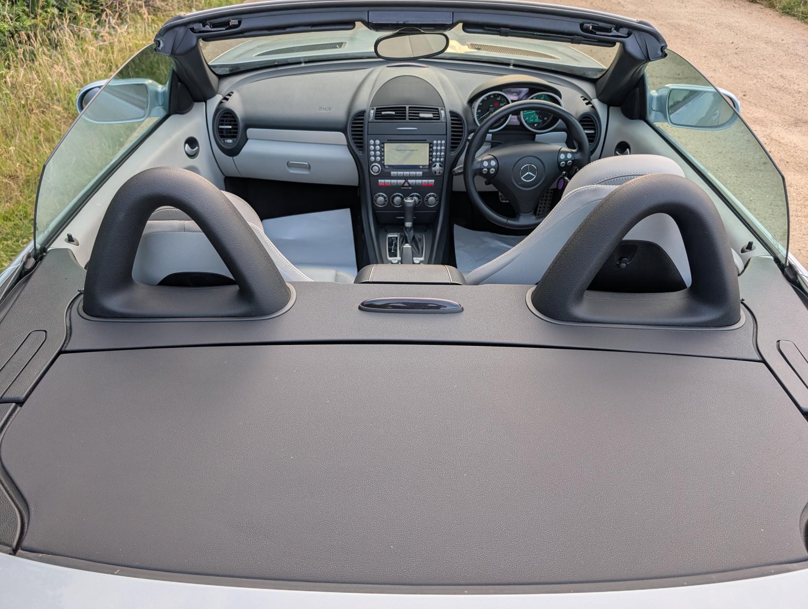 Mercedes-Benz SLK 3.5 SLK350 Convertible 2dr Petrol 7G-Tronic (242 g/km, 272 bhp)
