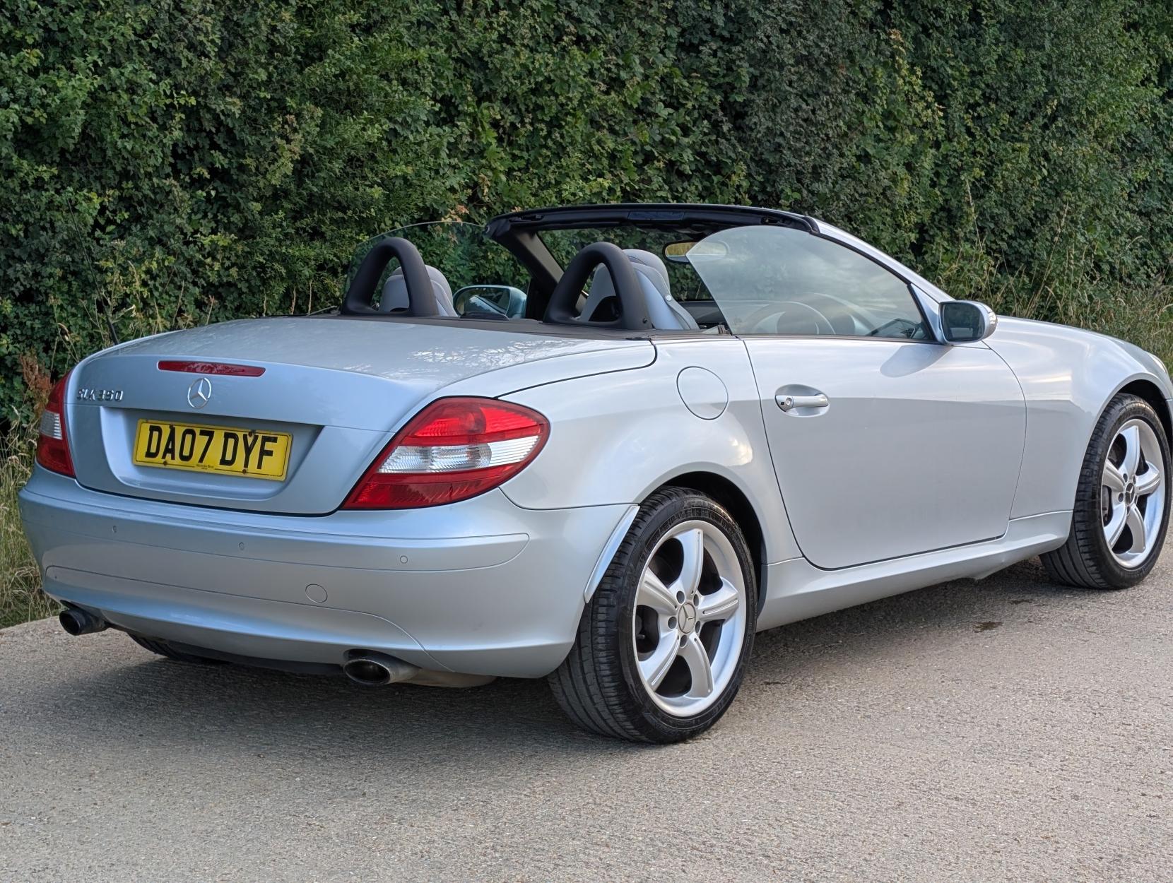 Mercedes-Benz SLK 3.5 SLK350 Convertible 2dr Petrol 7G-Tronic (242 g/km, 272 bhp)