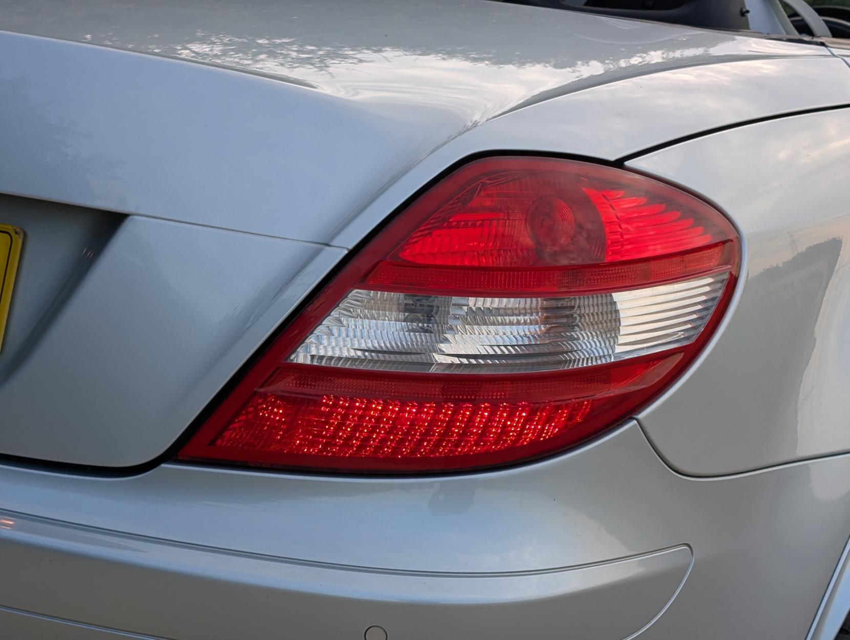 Mercedes-Benz SLK 3.5 SLK350 Convertible 2dr Petrol 7G-Tronic (242 g/km, 272 bhp)