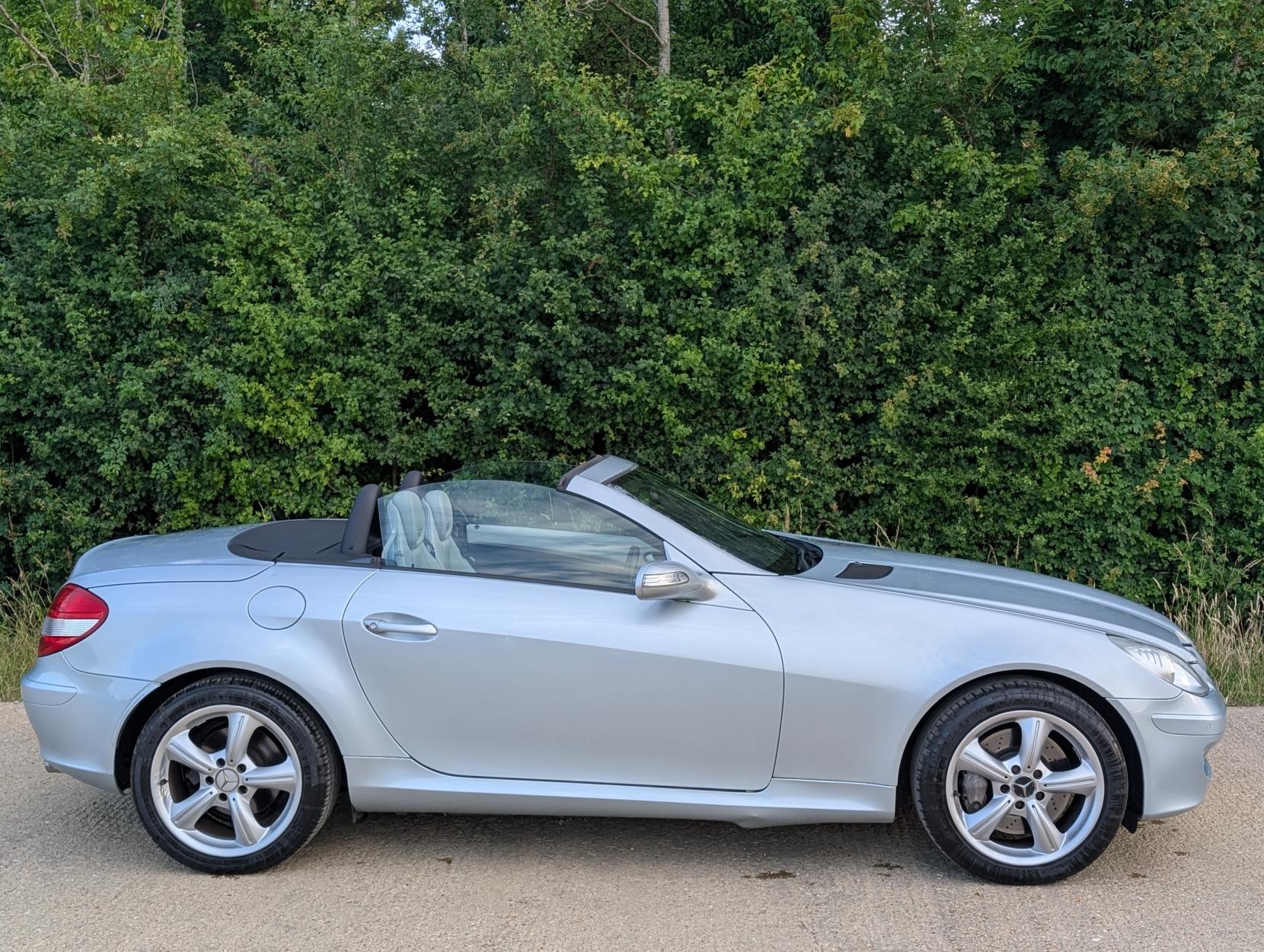 Mercedes-Benz SLK 3.5 SLK350 Convertible 2dr Petrol 7G-Tronic (242 g/km, 272 bhp)