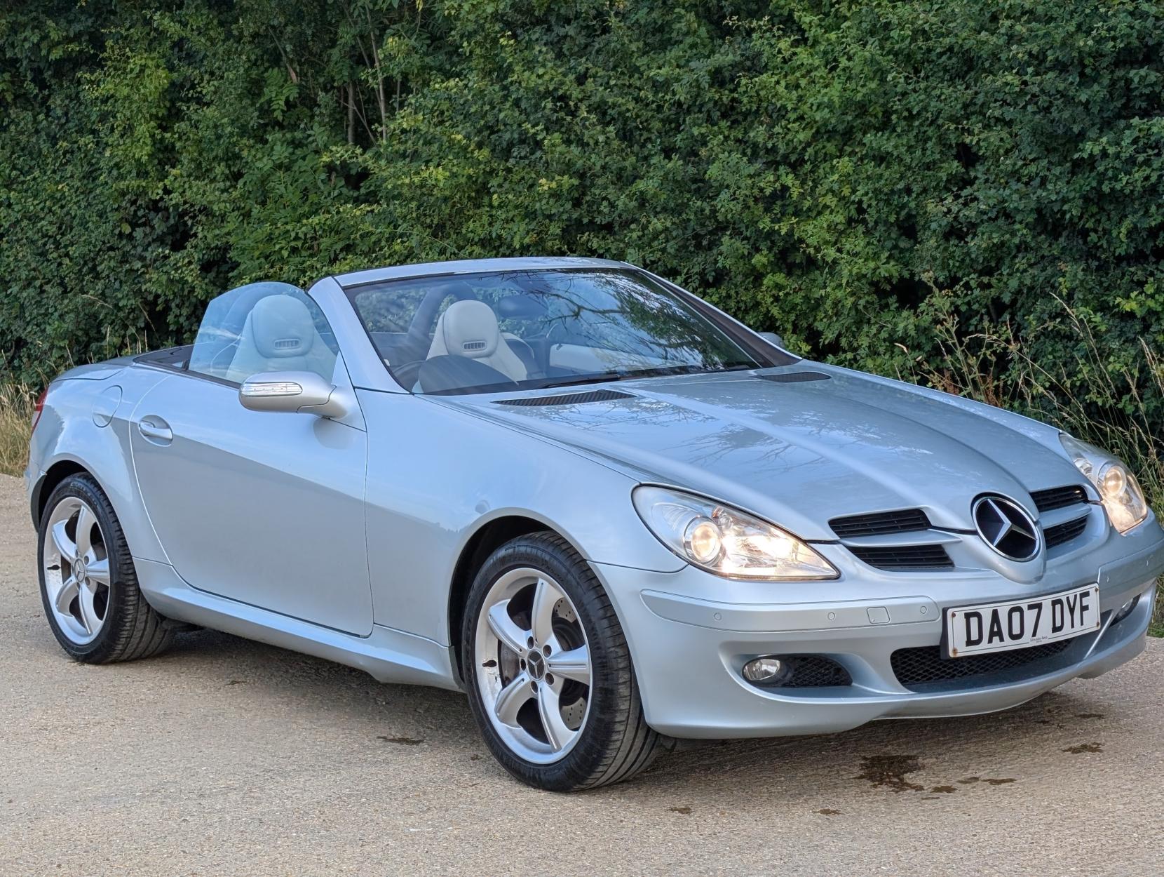 Mercedes-Benz SLK 3.5 SLK350 Convertible 2dr Petrol 7G-Tronic (242 g/km, 272 bhp)